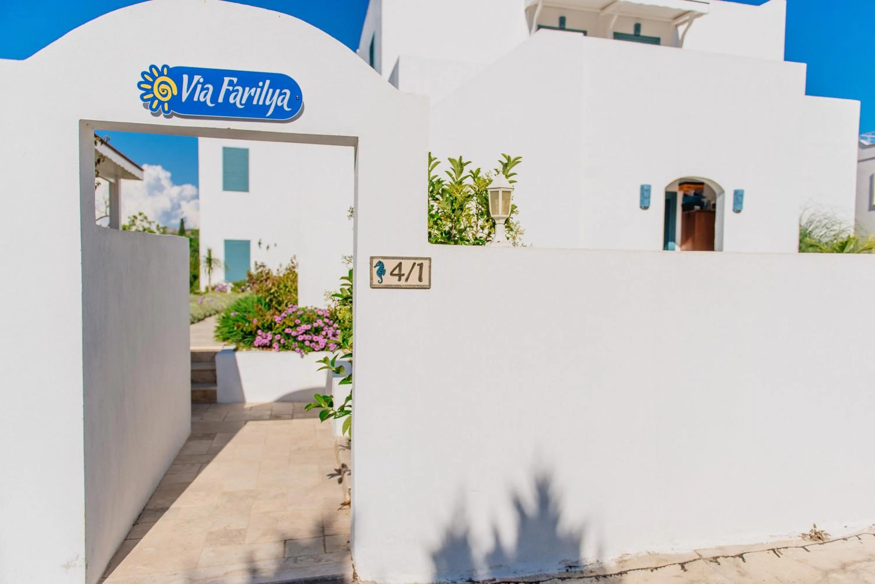Facade/entrance in Via Farilya Hotel
