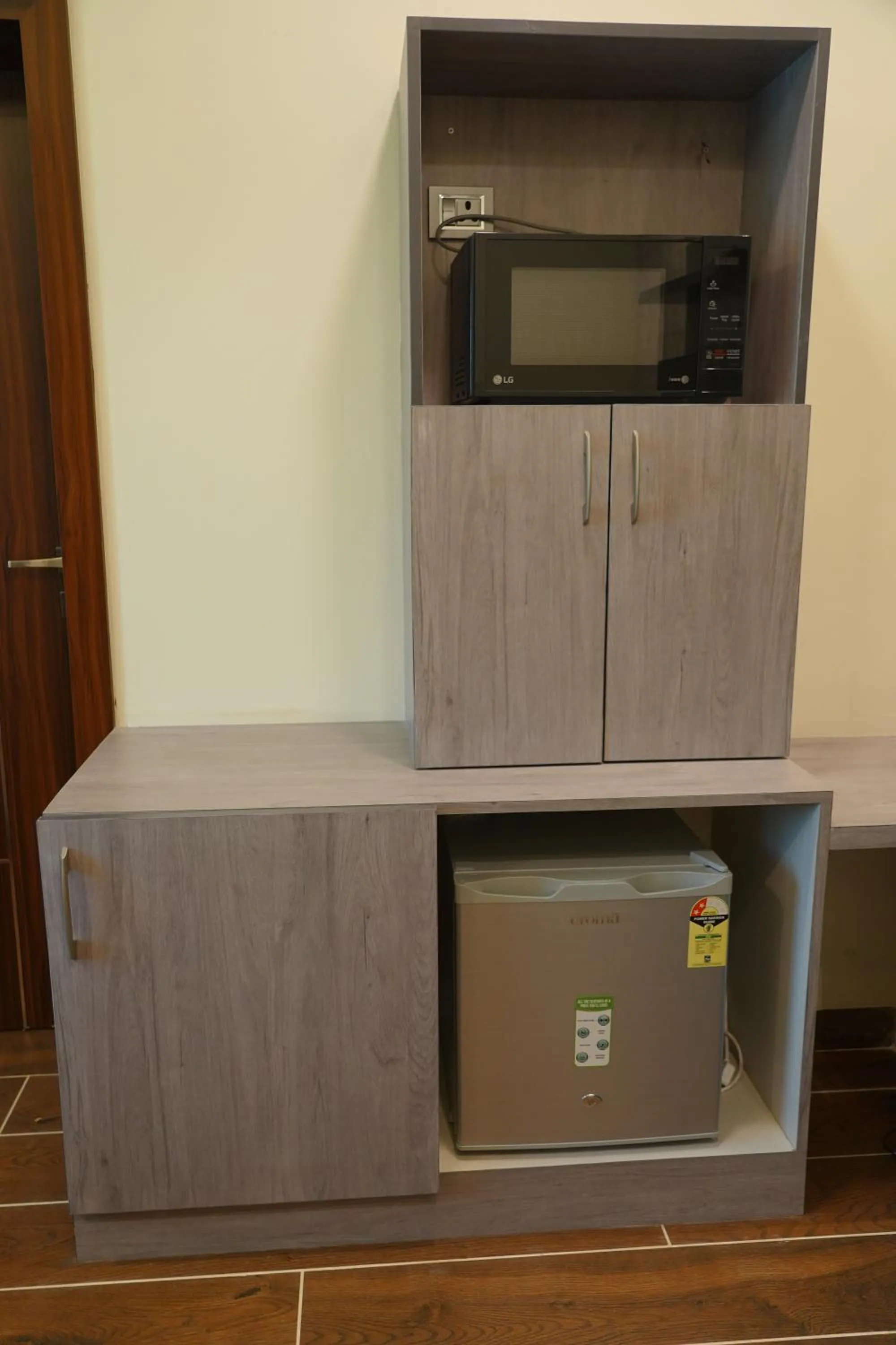 oven in Mevid Hotels