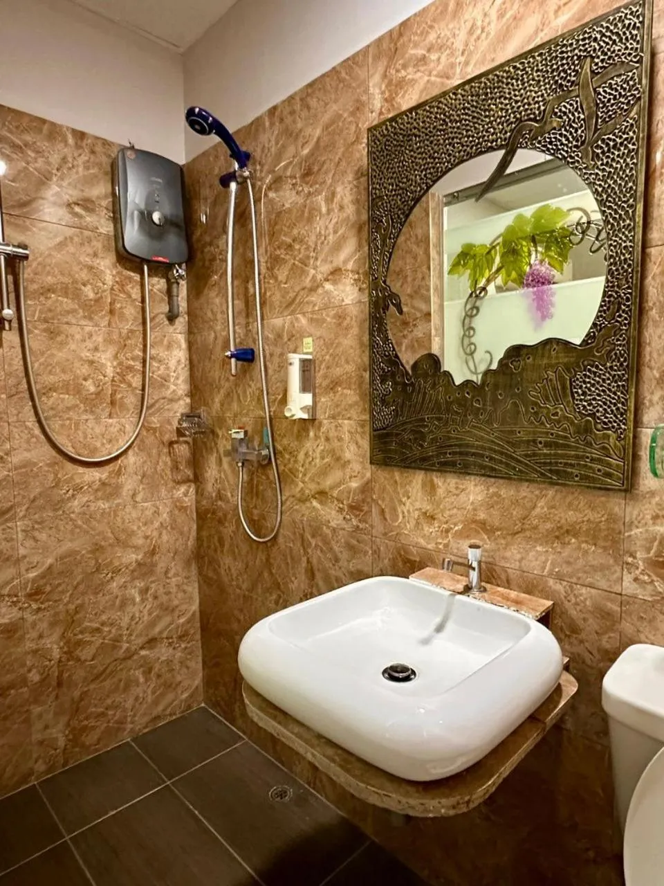 Shower in Dingdong Homes Hotel