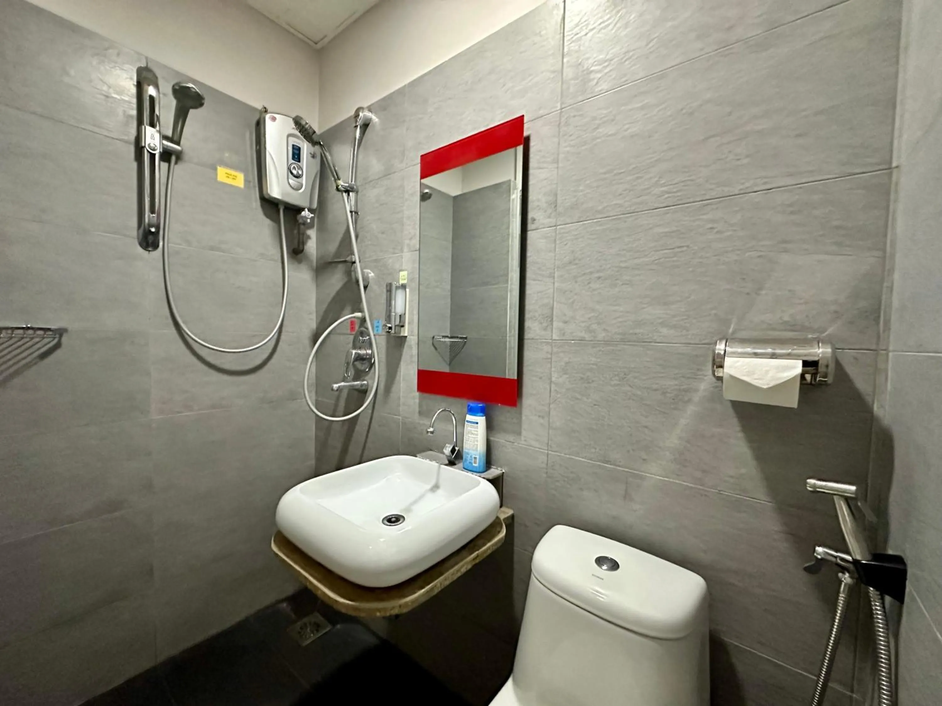 Shower in Dingdong Homes Hotel