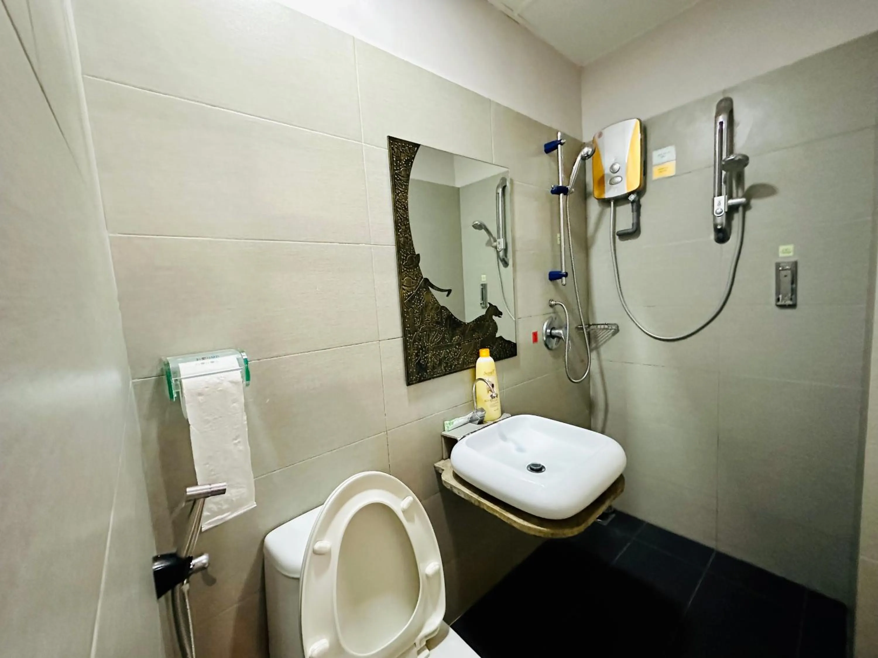 Shower in Dingdong Homes Hotel