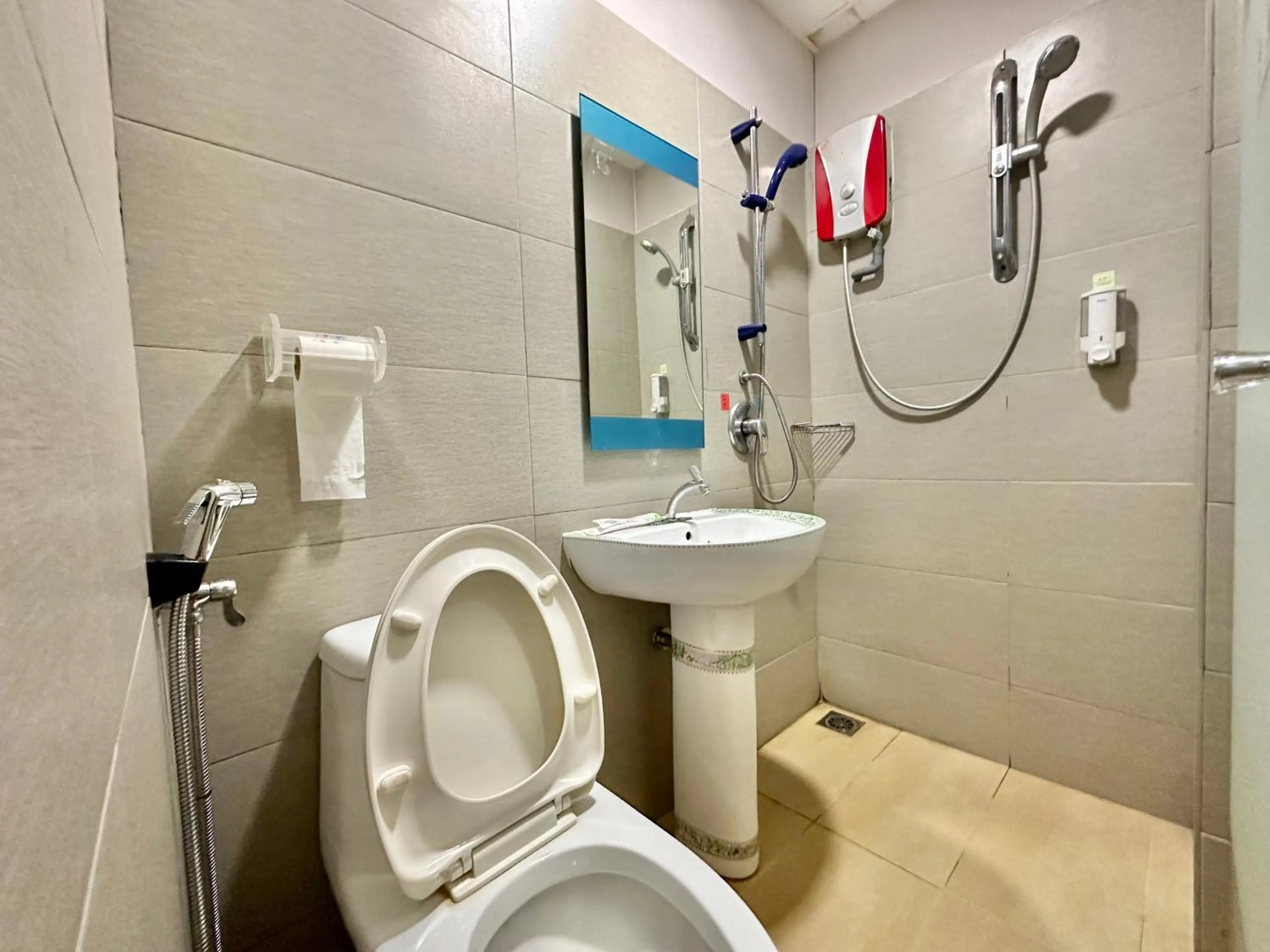 Shower in Dingdong Homes Hotel