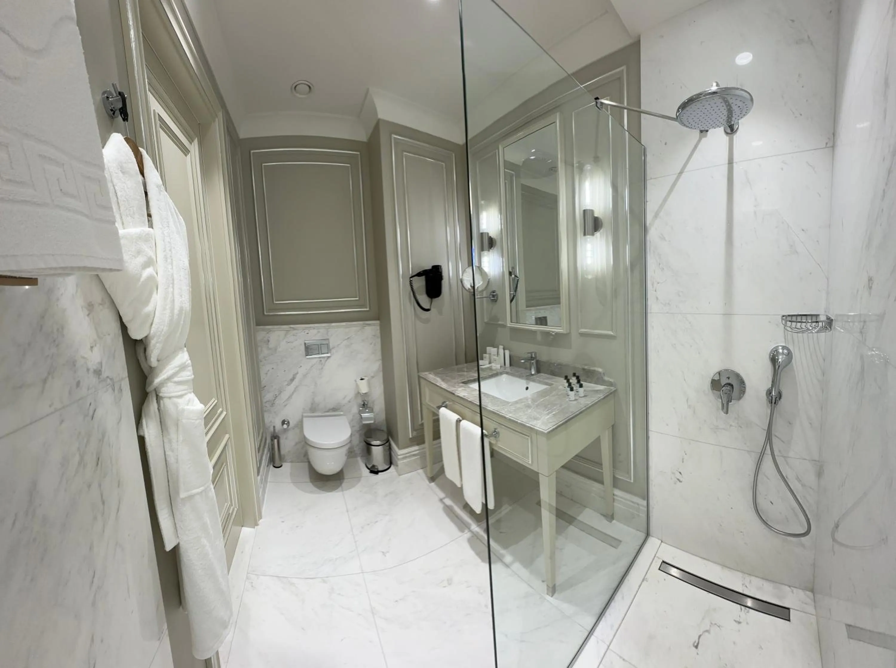 Shower in T-CITY PRESIDENTIAL HOTEL