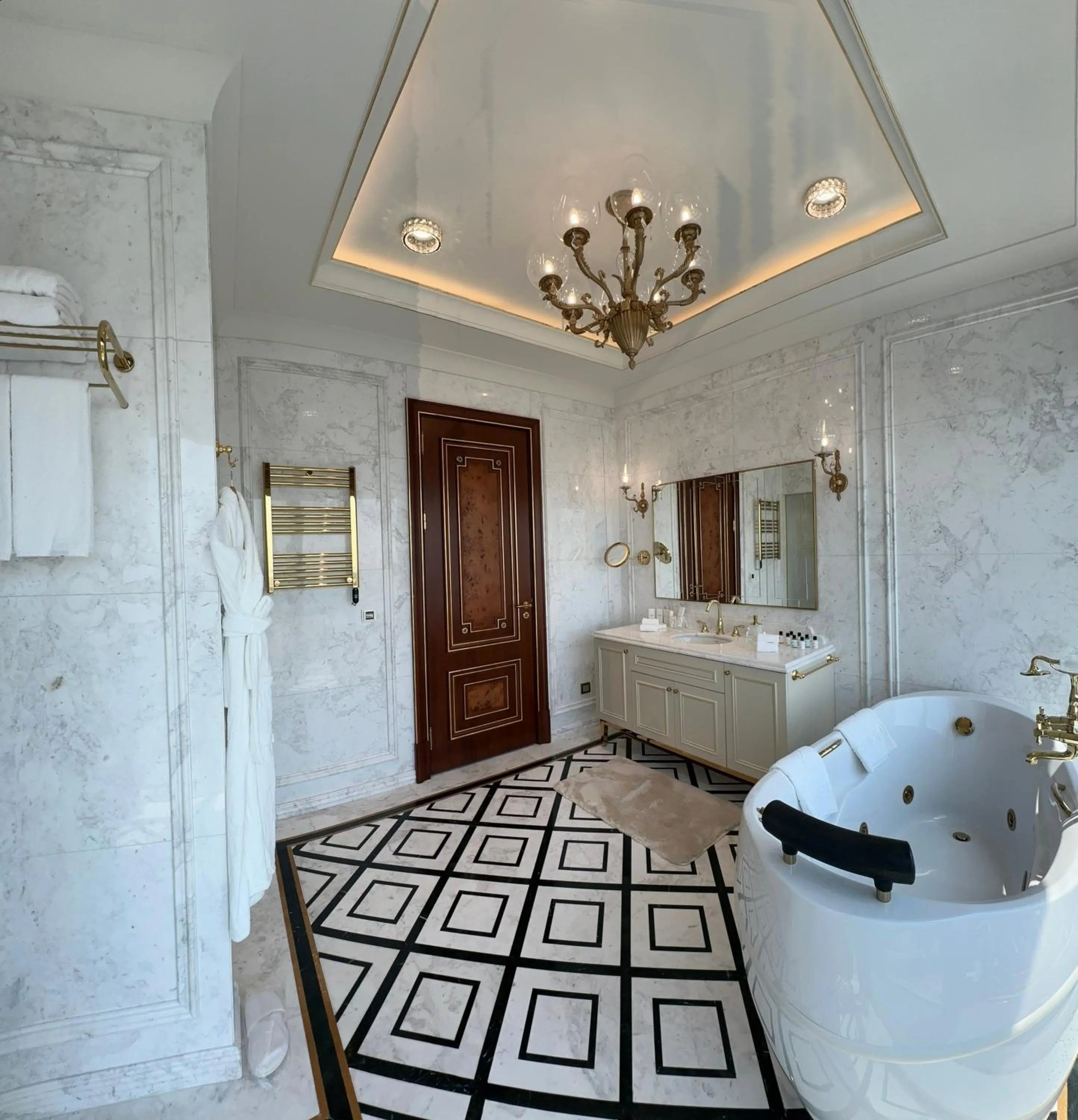 Bathroom, Bed in T-CITY PRESIDENTIAL HOTEL