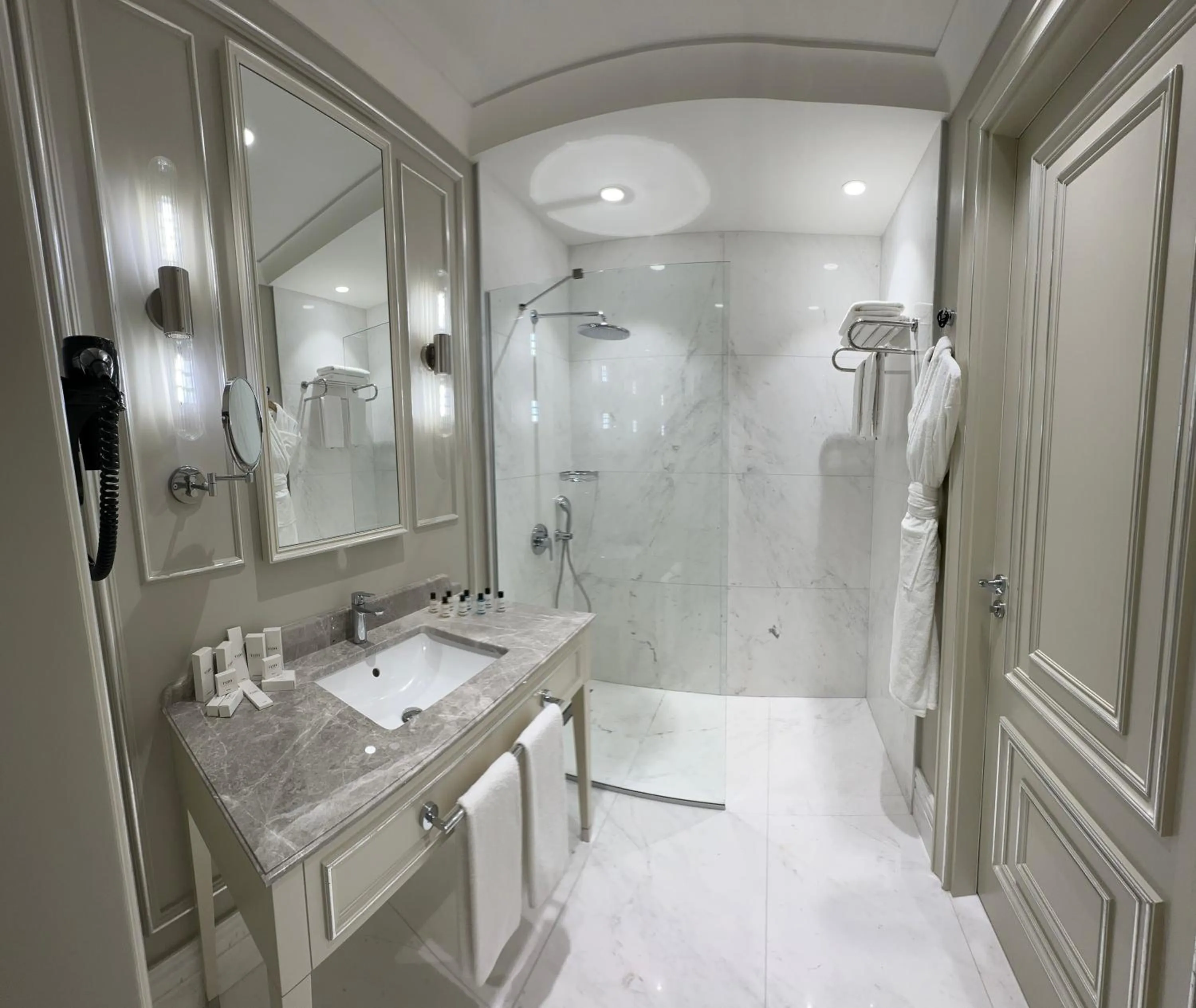 Shower in T-CITY PRESIDENTIAL HOTEL