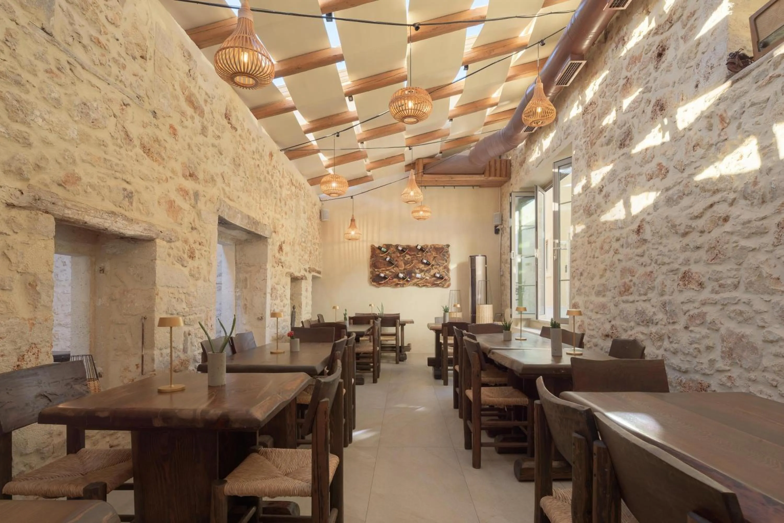 Restaurant/places to eat in Manili Boutique Suites & Villas