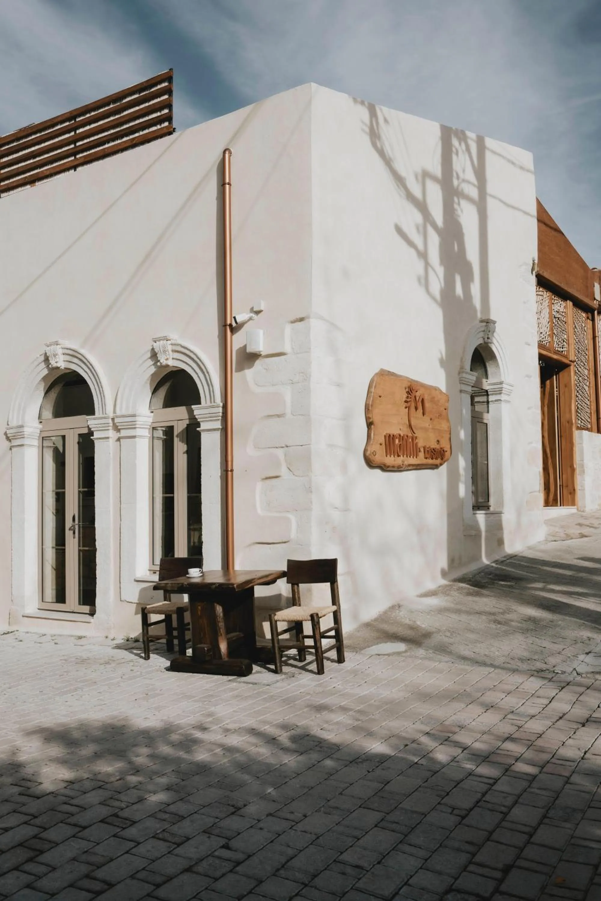 Restaurant/places to eat in Manili Boutique Suites & Villas