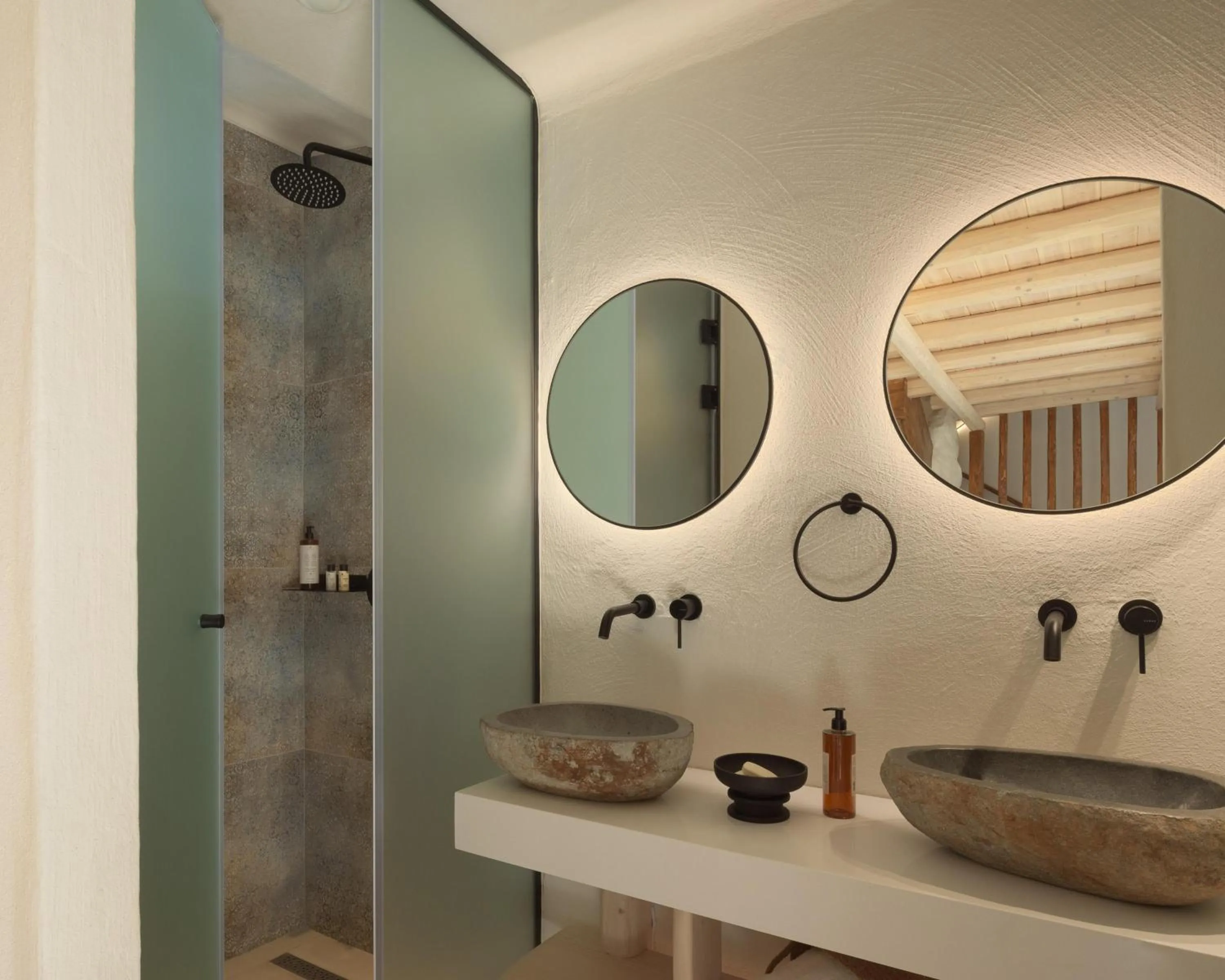 Bathroom in Manili Boutique Suites & Villas