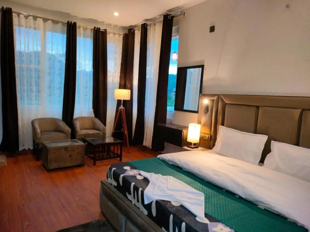 Bedroom, Bed in The Blossom Glee