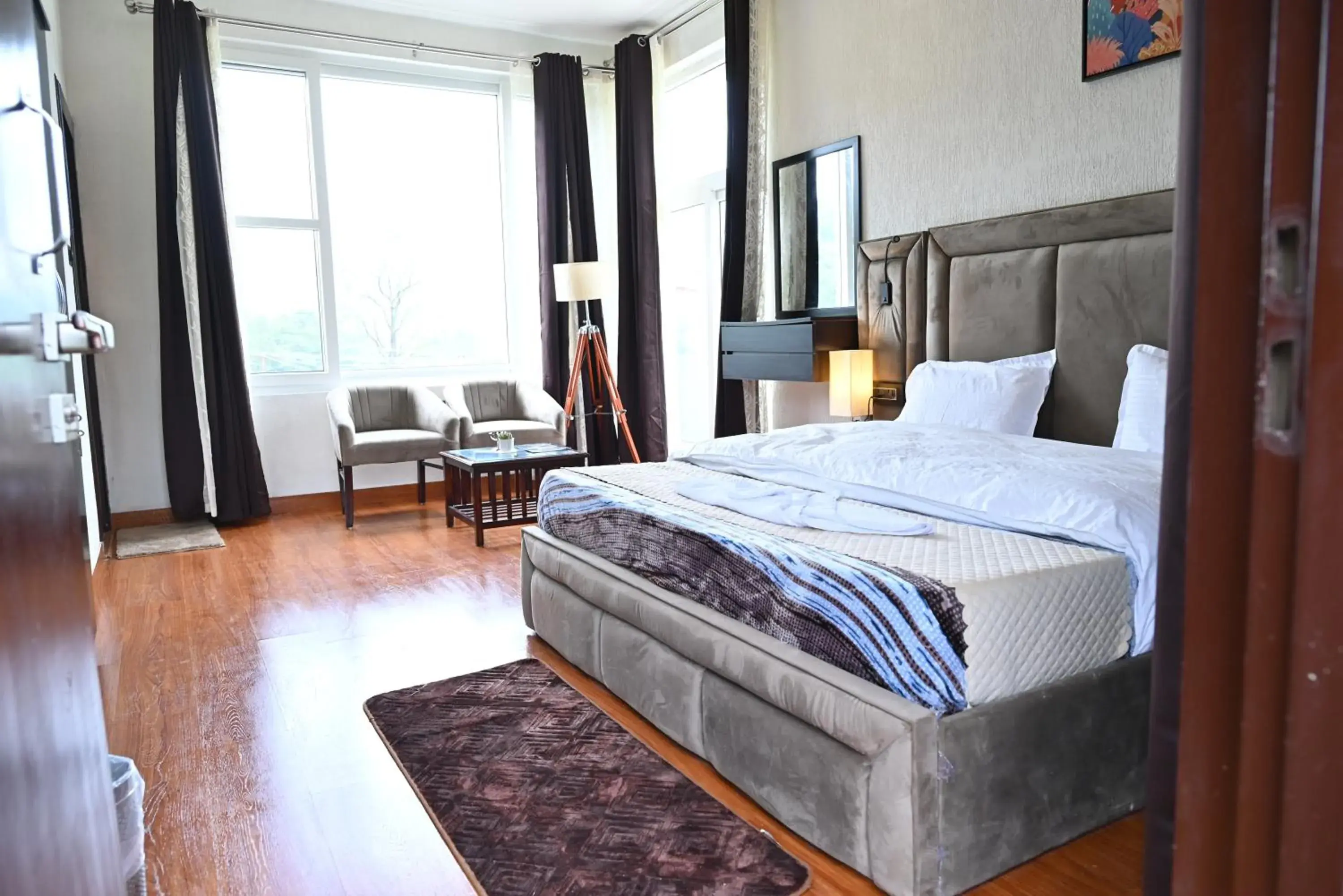 Photo of the whole room, Bed in The Blossom Glee Photo of the whole room, Bed in The Blossom Glee