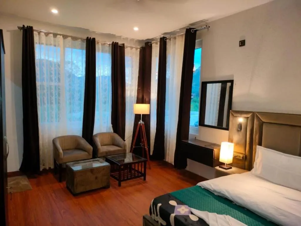 Bed in The Blossom Glee