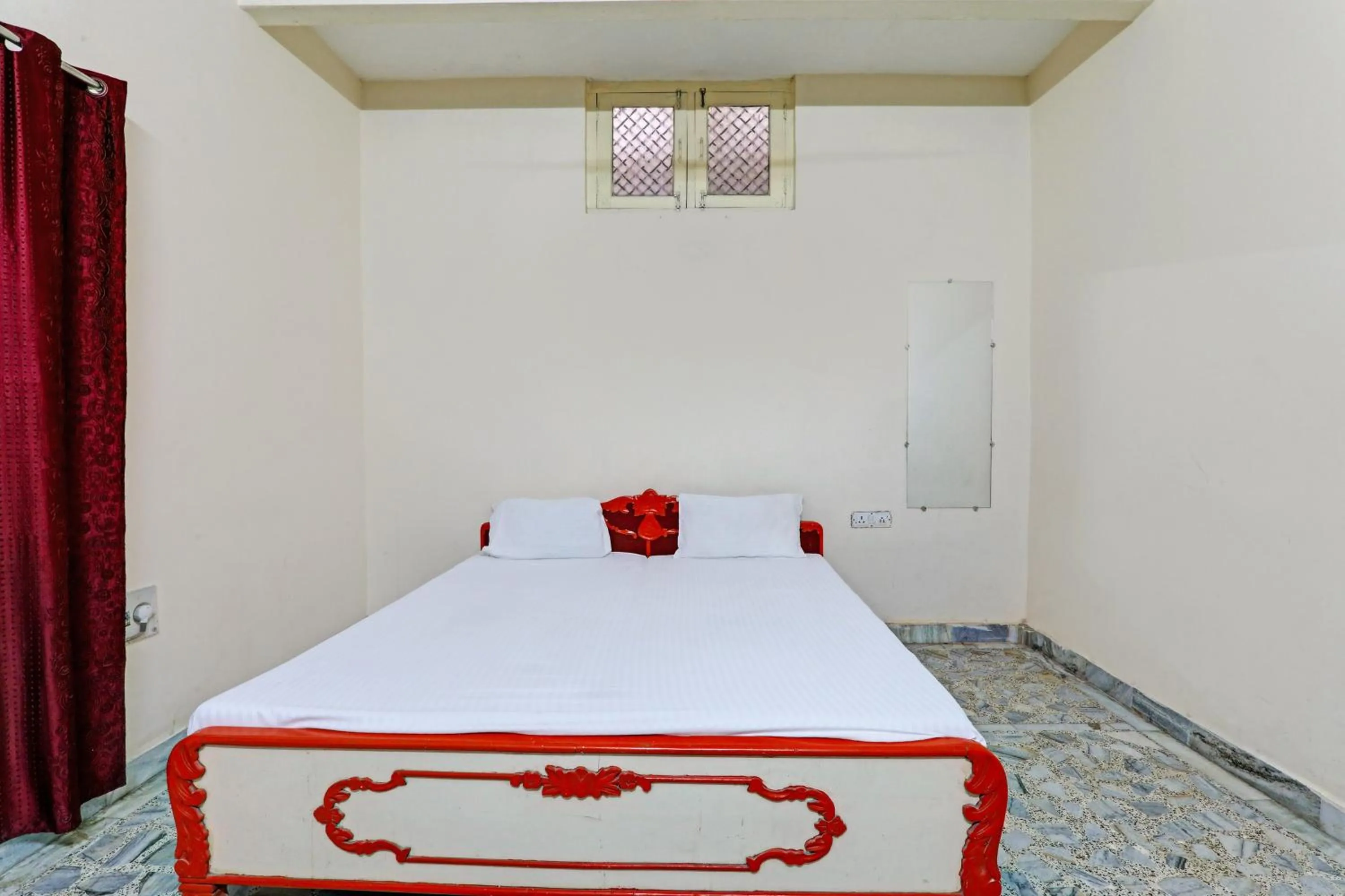 Bedroom in Hotel O PG ON GANGES