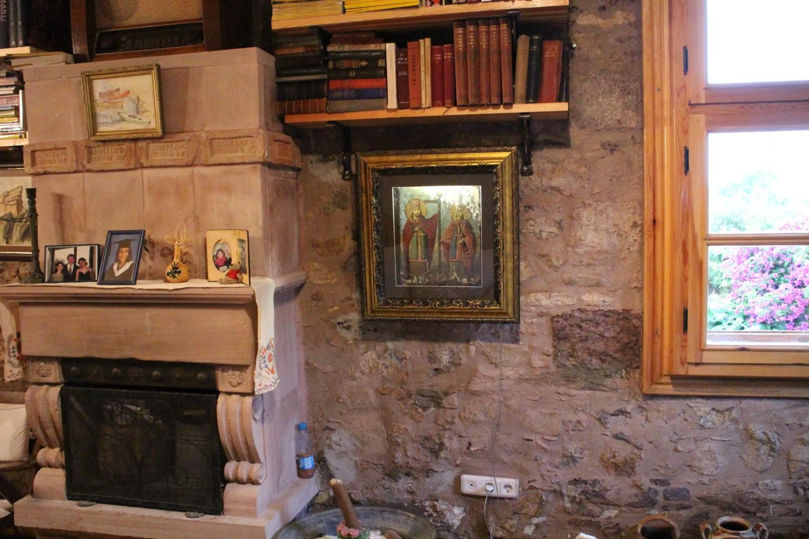 Library in Stone House with Garden in Cunda/Ayvalik