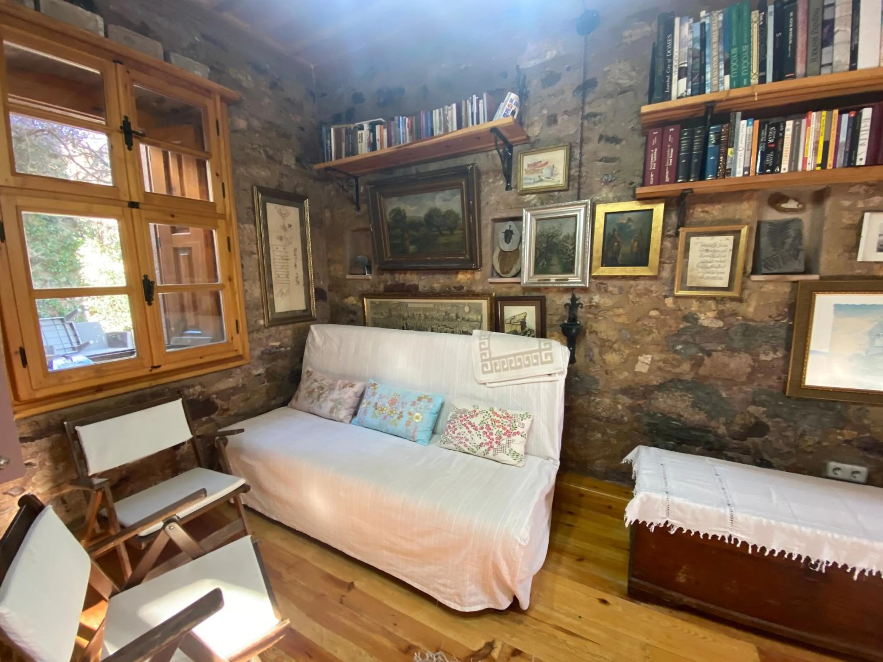 Bed in Stone House with Garden in Cunda/Ayvalik