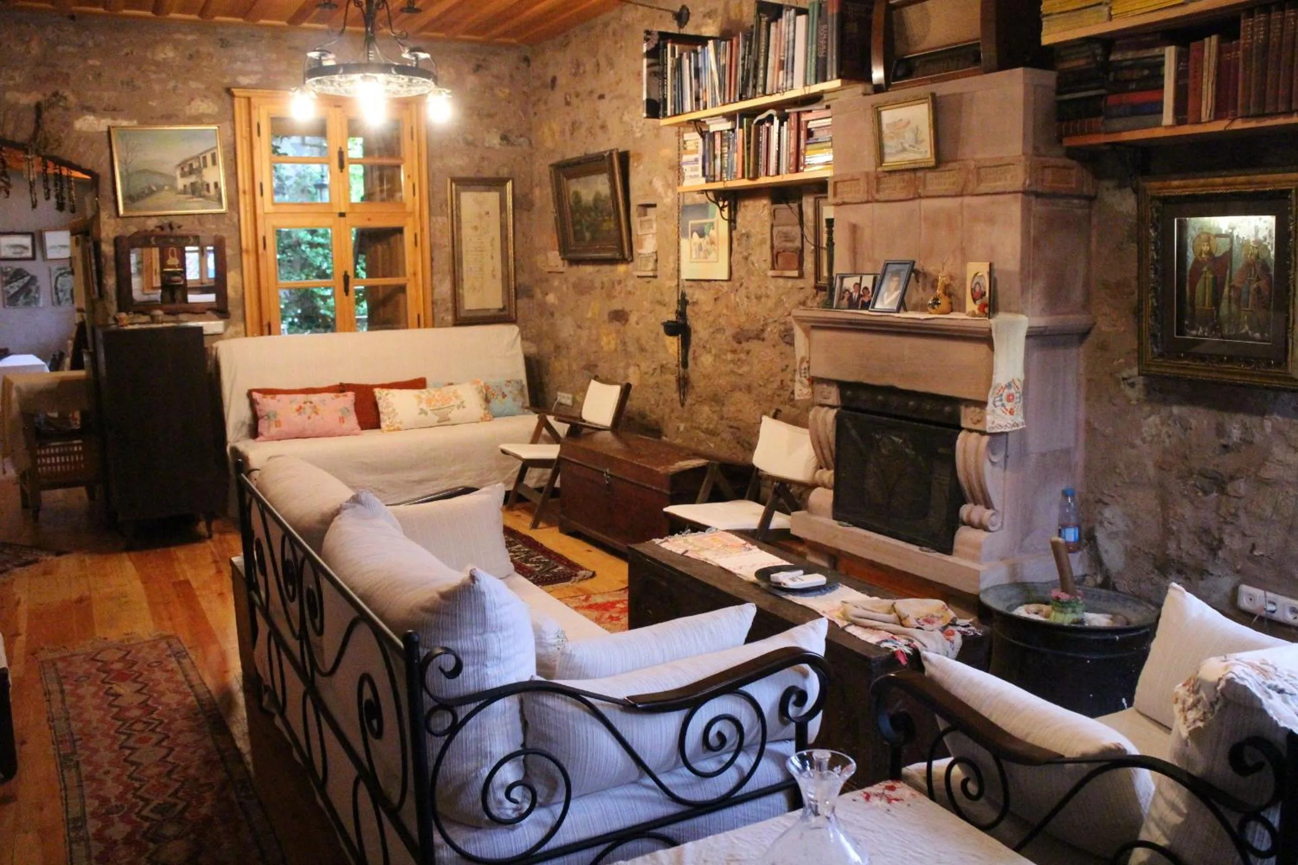 Library in Stone House with Garden in Cunda/Ayvalik