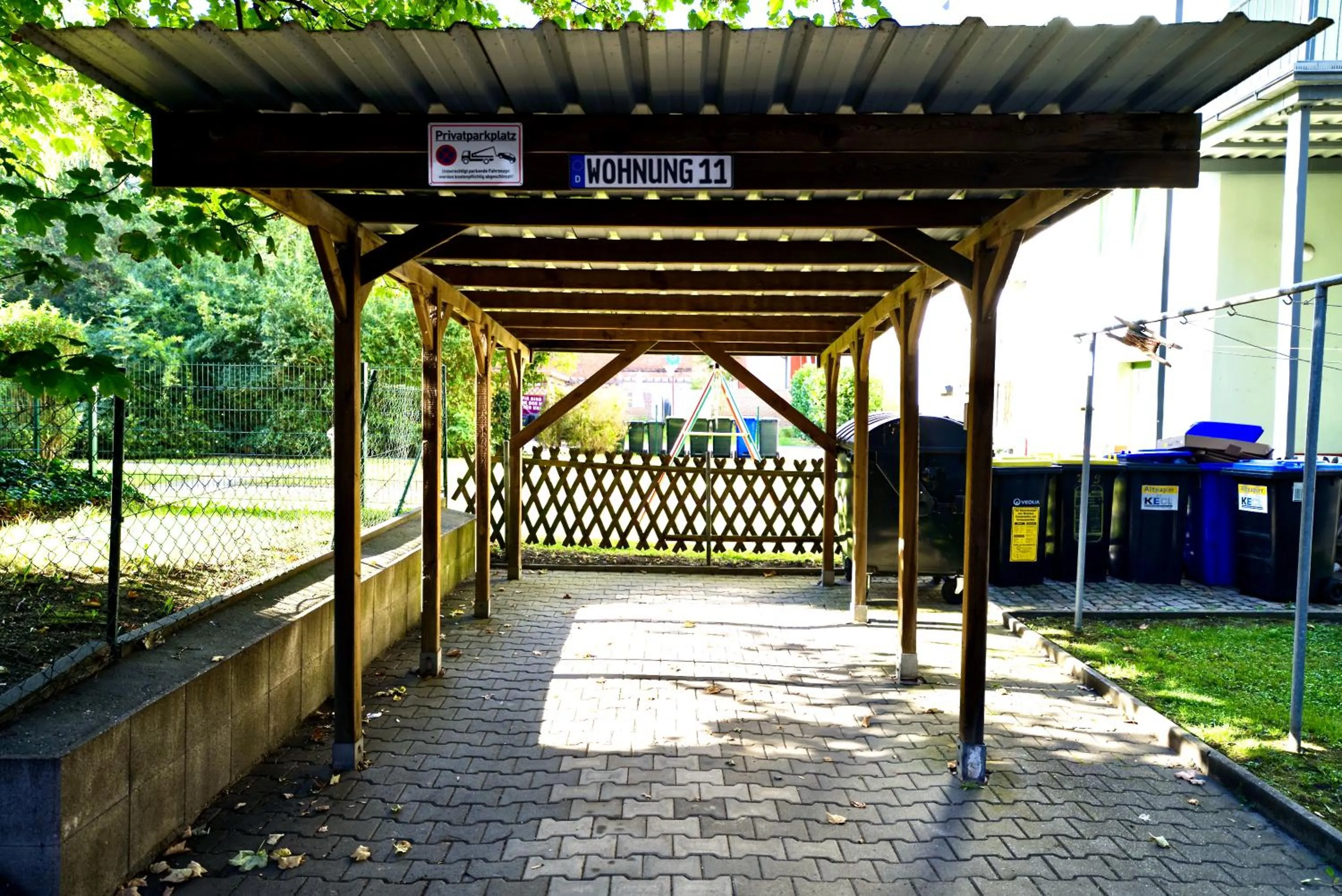 Day in EDLER WOHNRAUM Noble Stadtoase mit Boxspringbett, Kaffeevollautomat & Parkplatz
