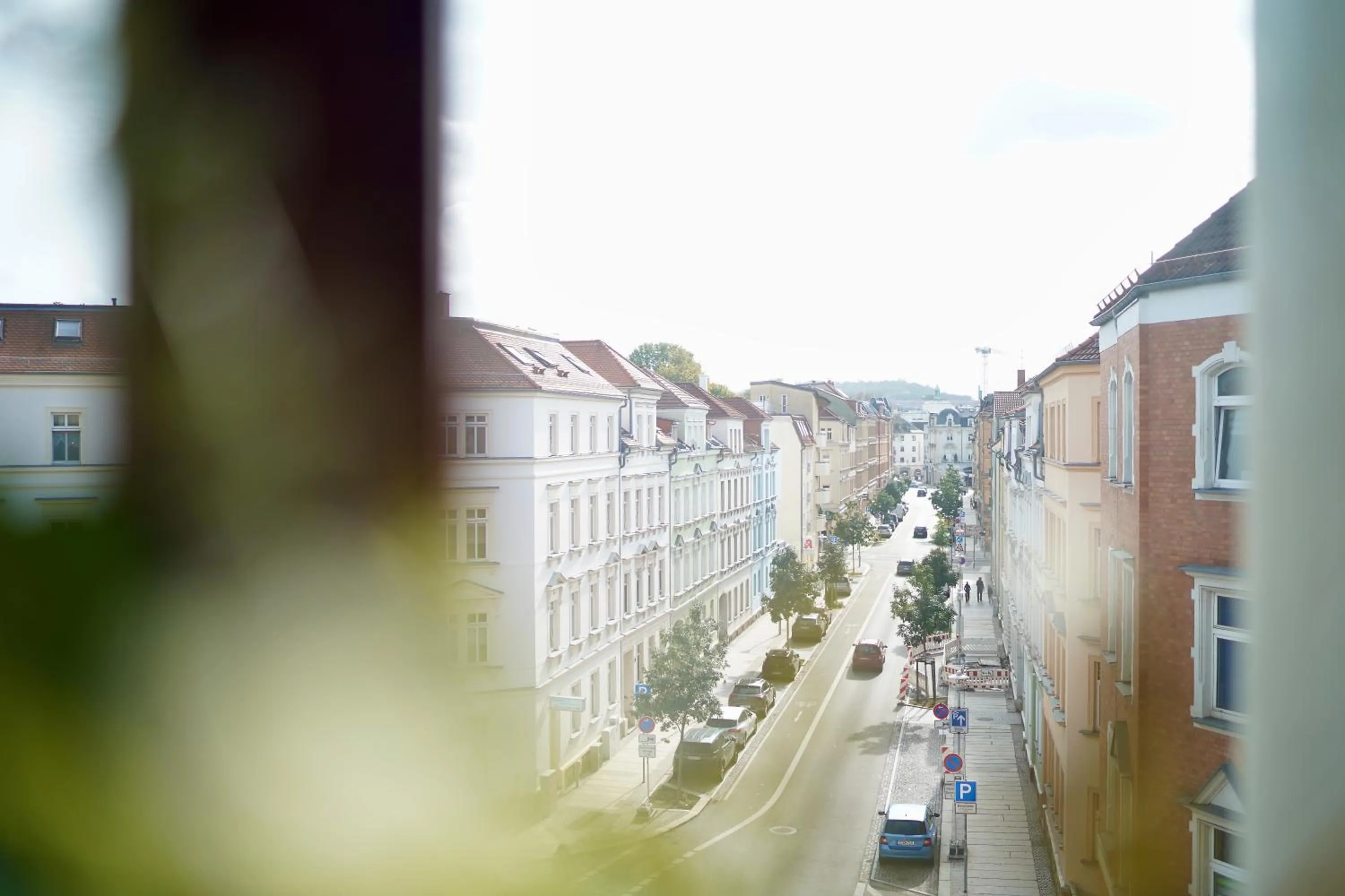 Day in EDLER WOHNRAUM Noble Stadtoase mit Boxspringbett, Kaffeevollautomat & Parkplatz