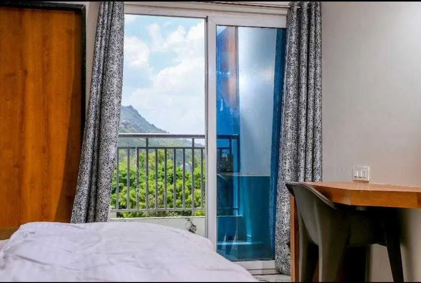 Bedroom, Bed in Hotel Kardhar Inn