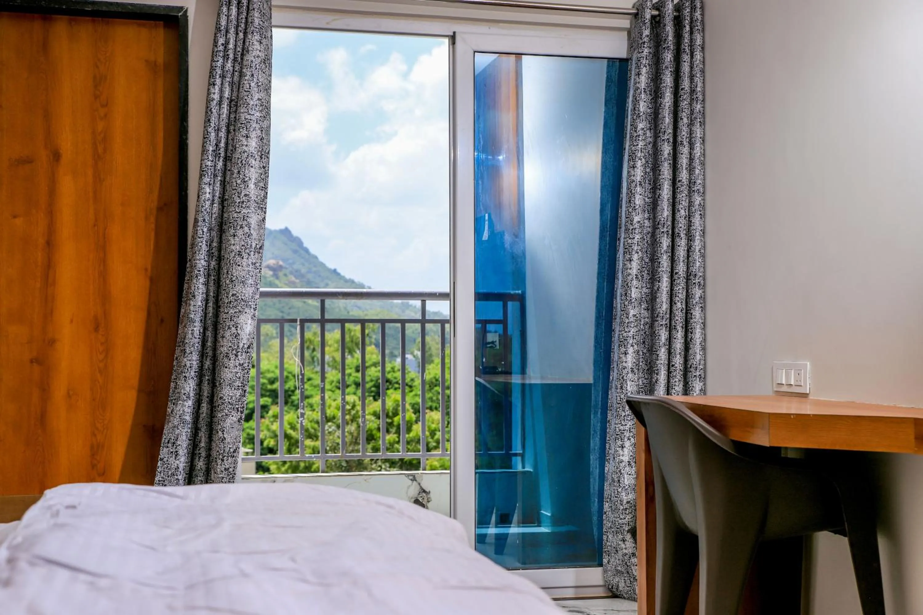 Double Room in Townhouse Ambaji formerly Hotel Kardhar Inn