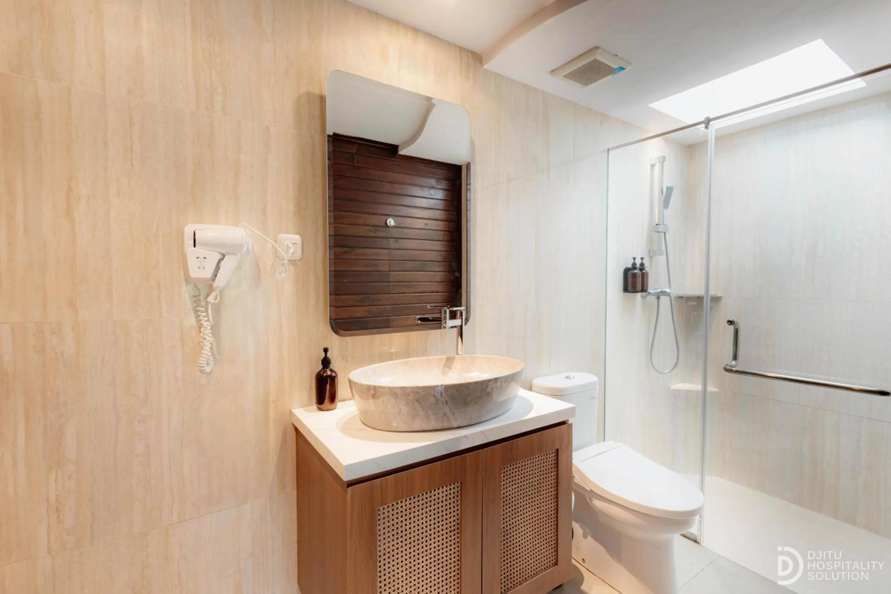 Shower in Munduk Kupang Sekumpul Villa