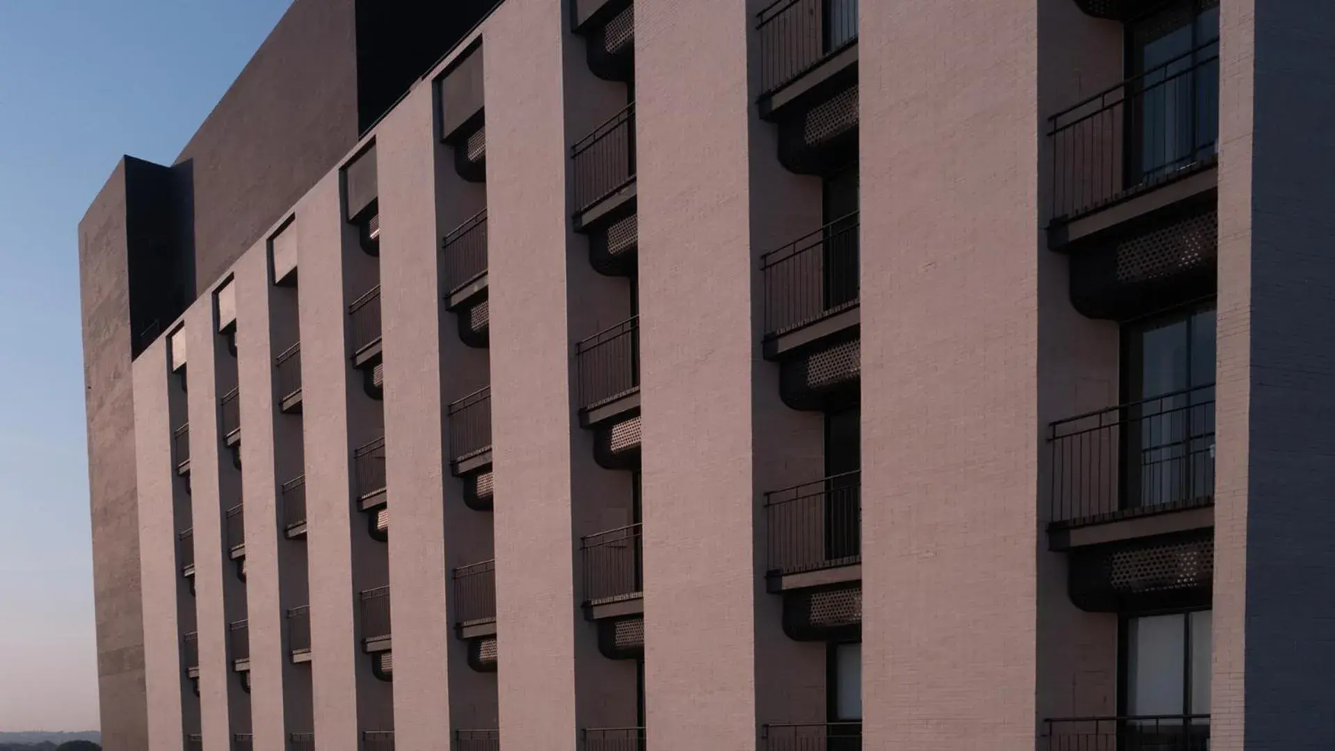 Property building in REZ Hotel Semarang Property building in REZ Hotel Semarang