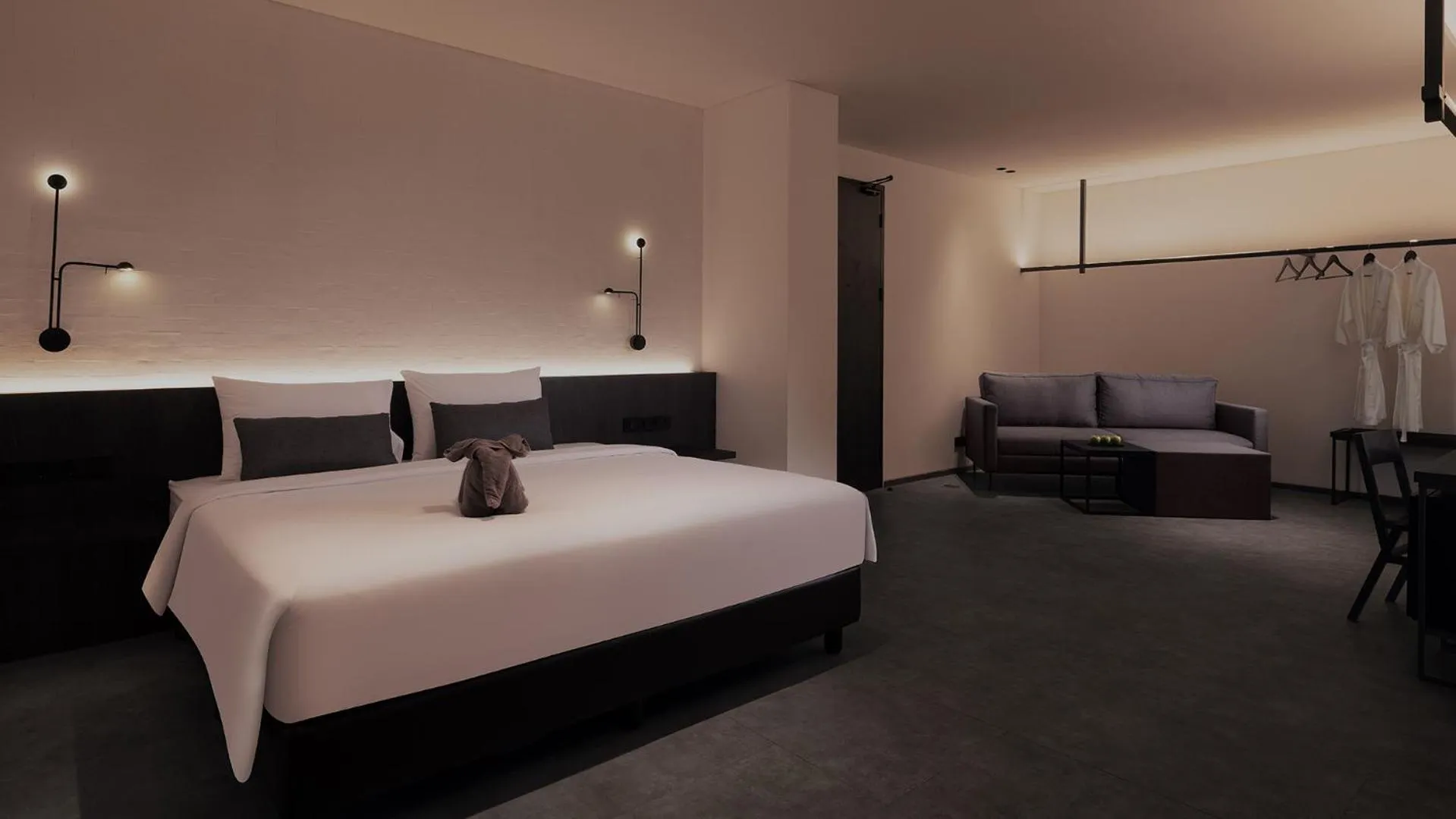 Bedroom, Bed in REZ Hotel Semarang