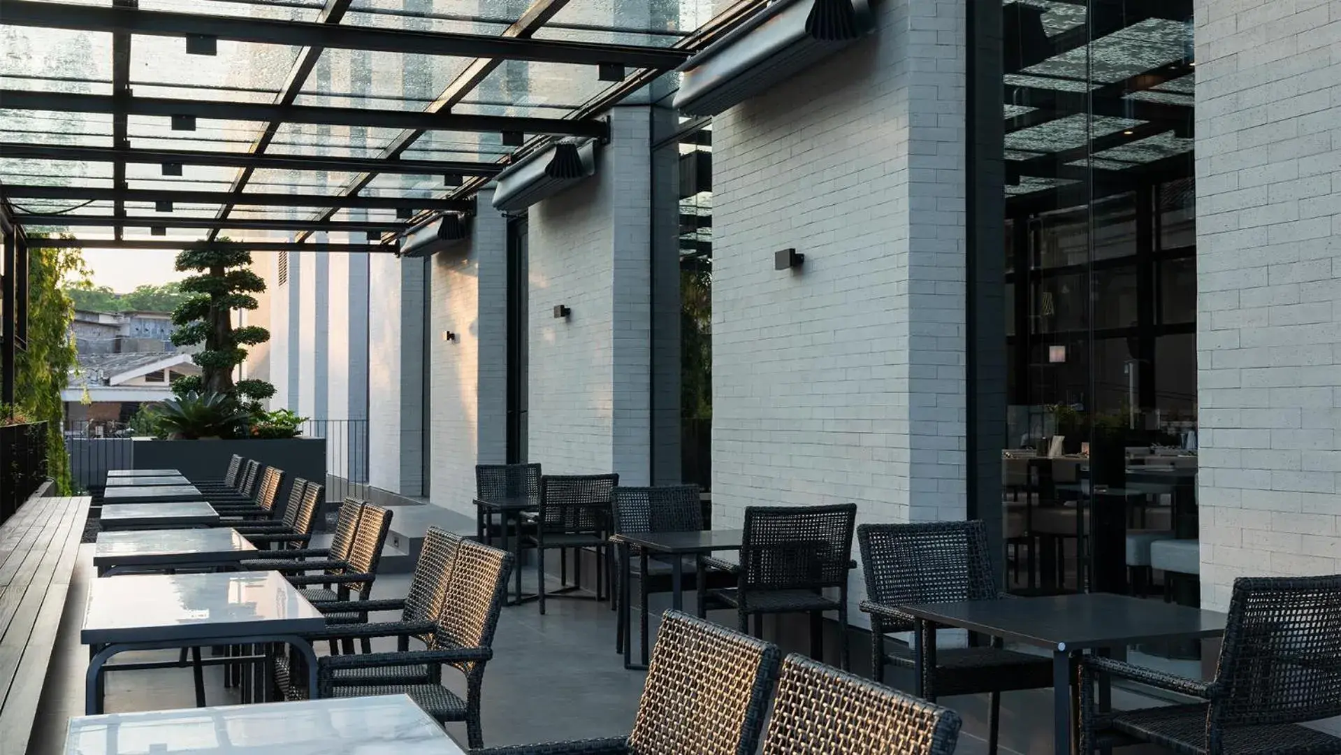 Restaurant/places to eat in REZ Hotel Semarang Restaurant/places to eat in REZ Hotel Semarang