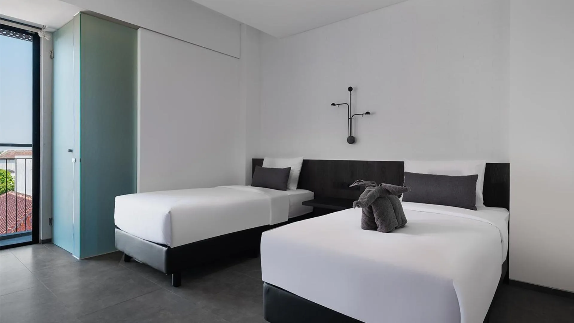 Bed in REZ Hotel Semarang