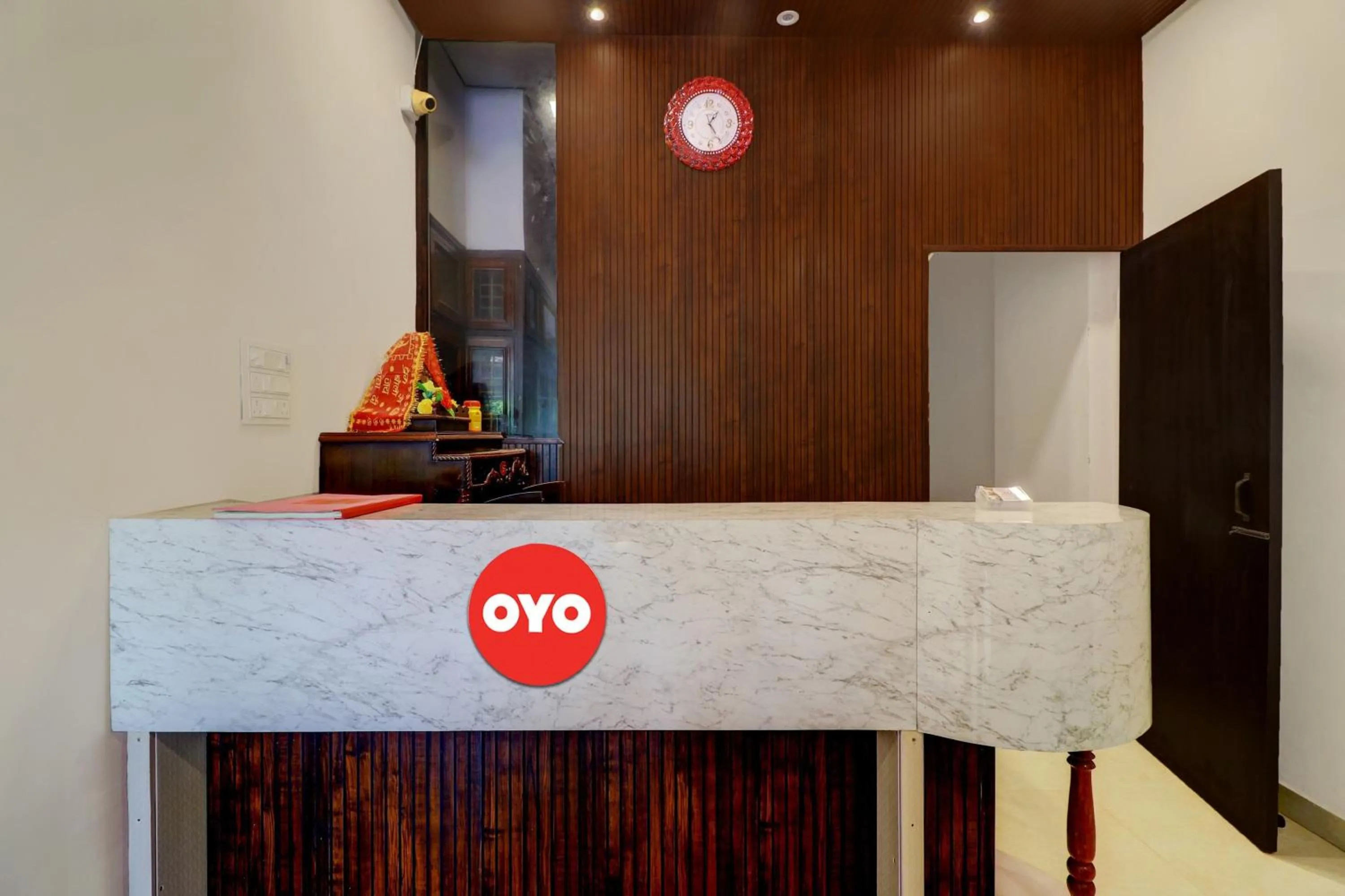 Lobby or reception in Itsy Hotels Om Pushp Residency