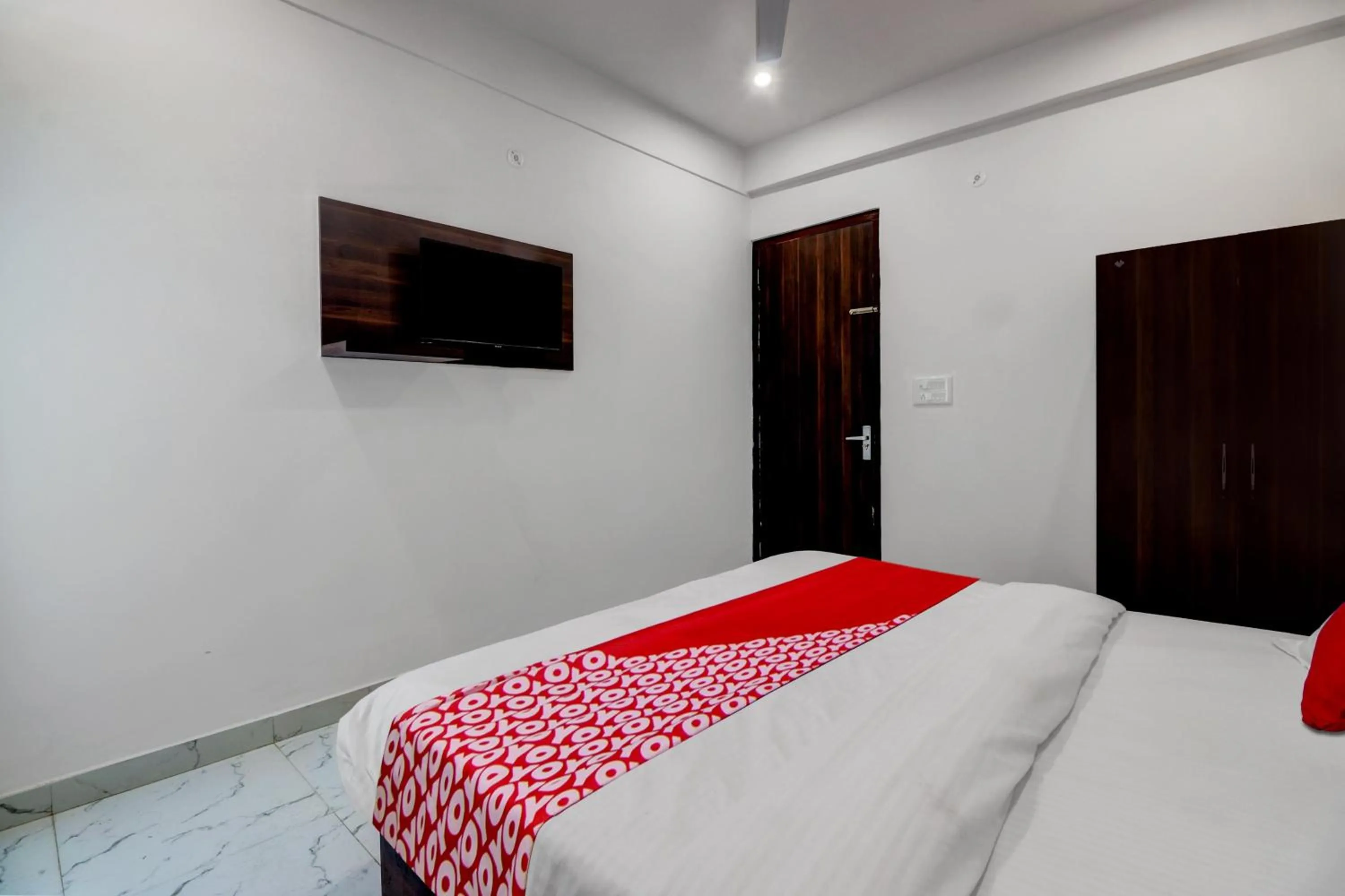 Bedroom in Itsy Hotels Om Pushp Residency