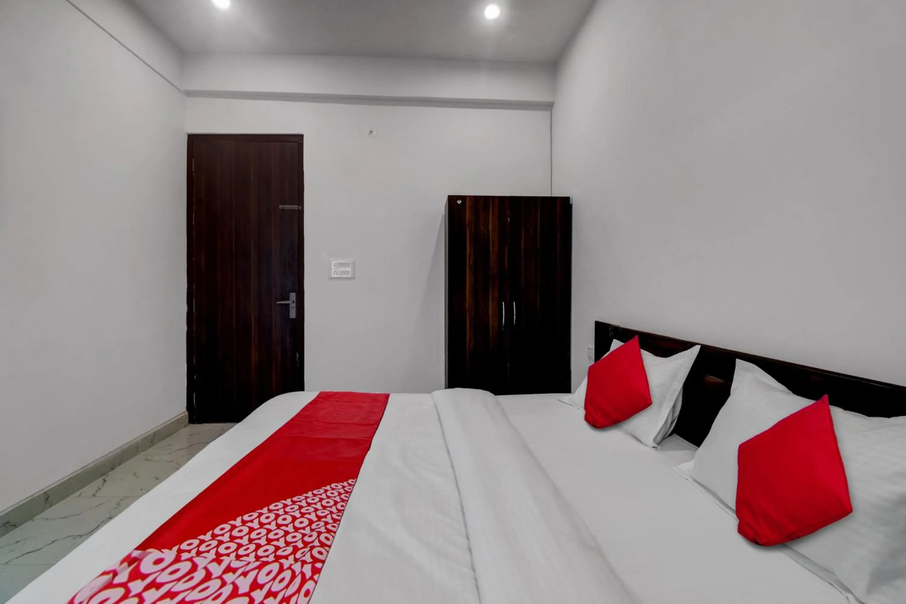Bedroom in Itsy Hotels Om Pushp Residency