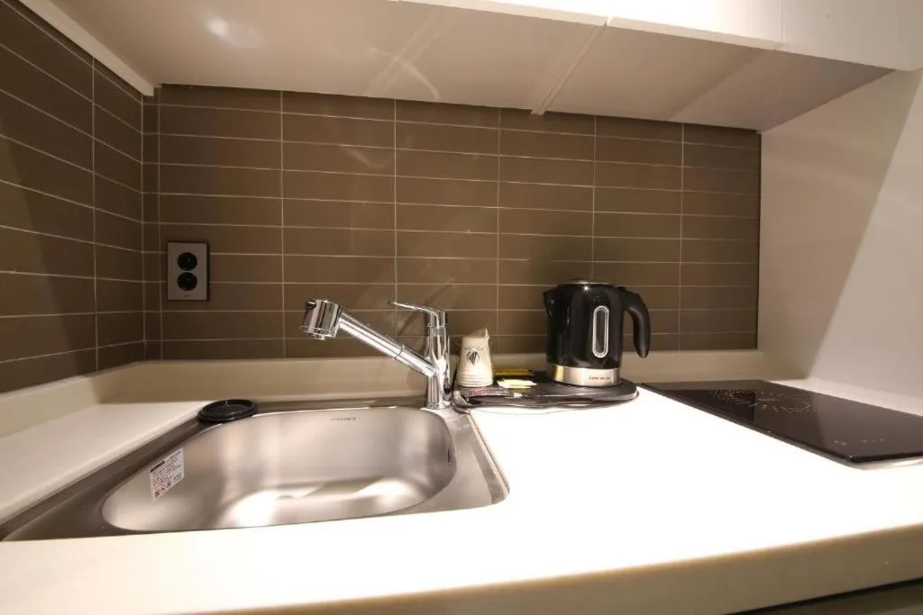 Kitchen or kitchenette in Hotel Yeoubi