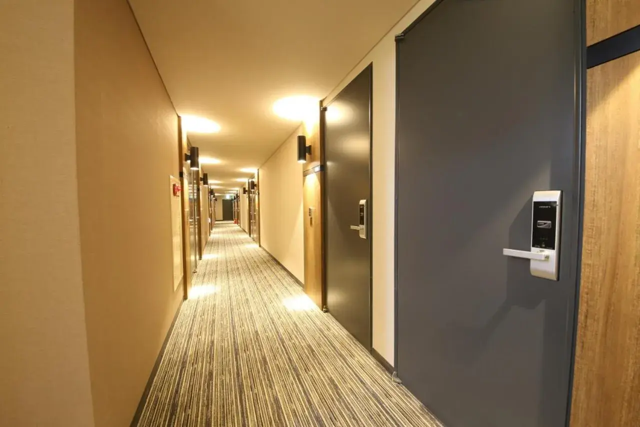 Property building in Hotel Yeoubi Property building in Hotel Yeoubi