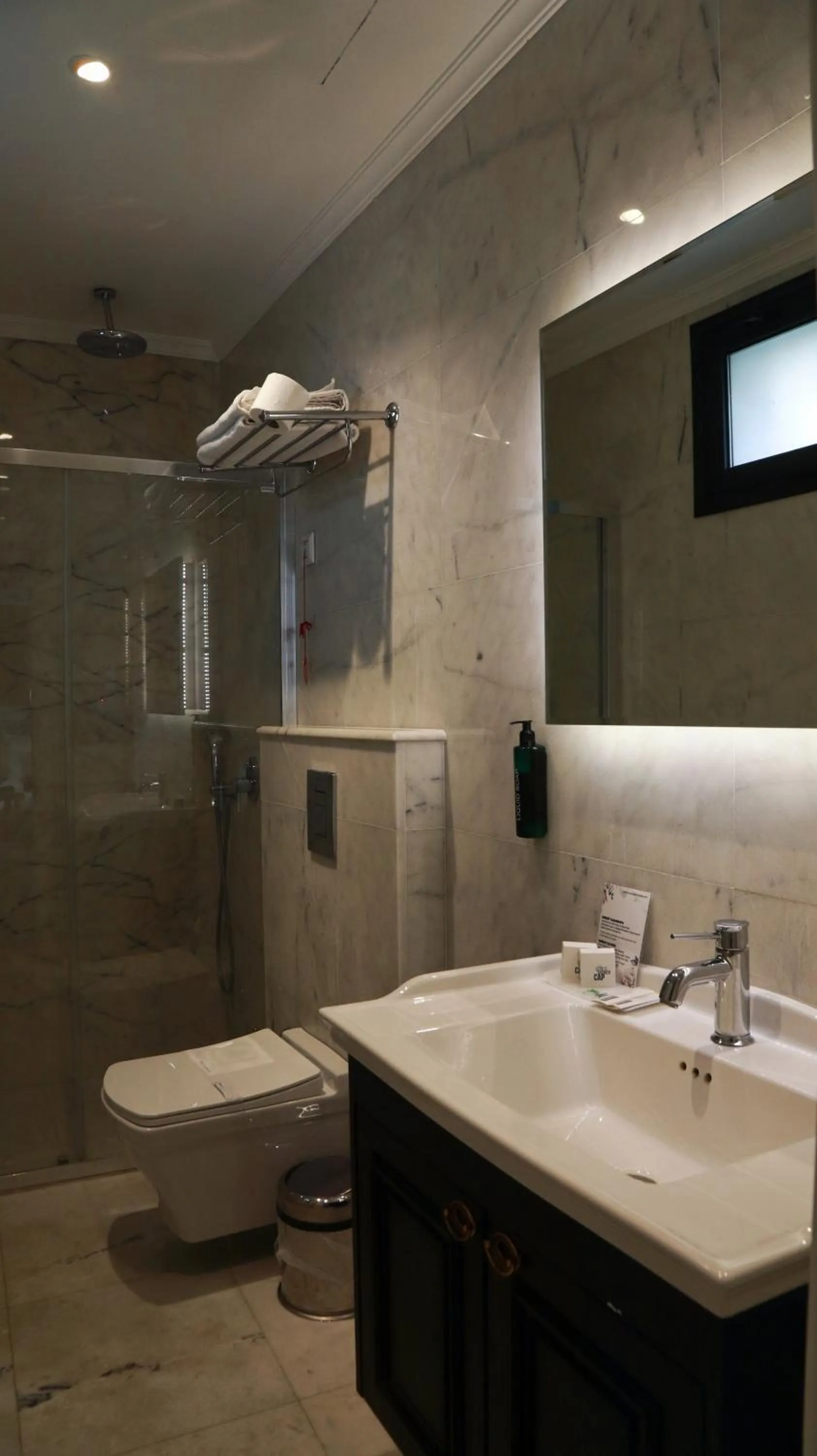 Shower in DBD Hotel Bayraklı