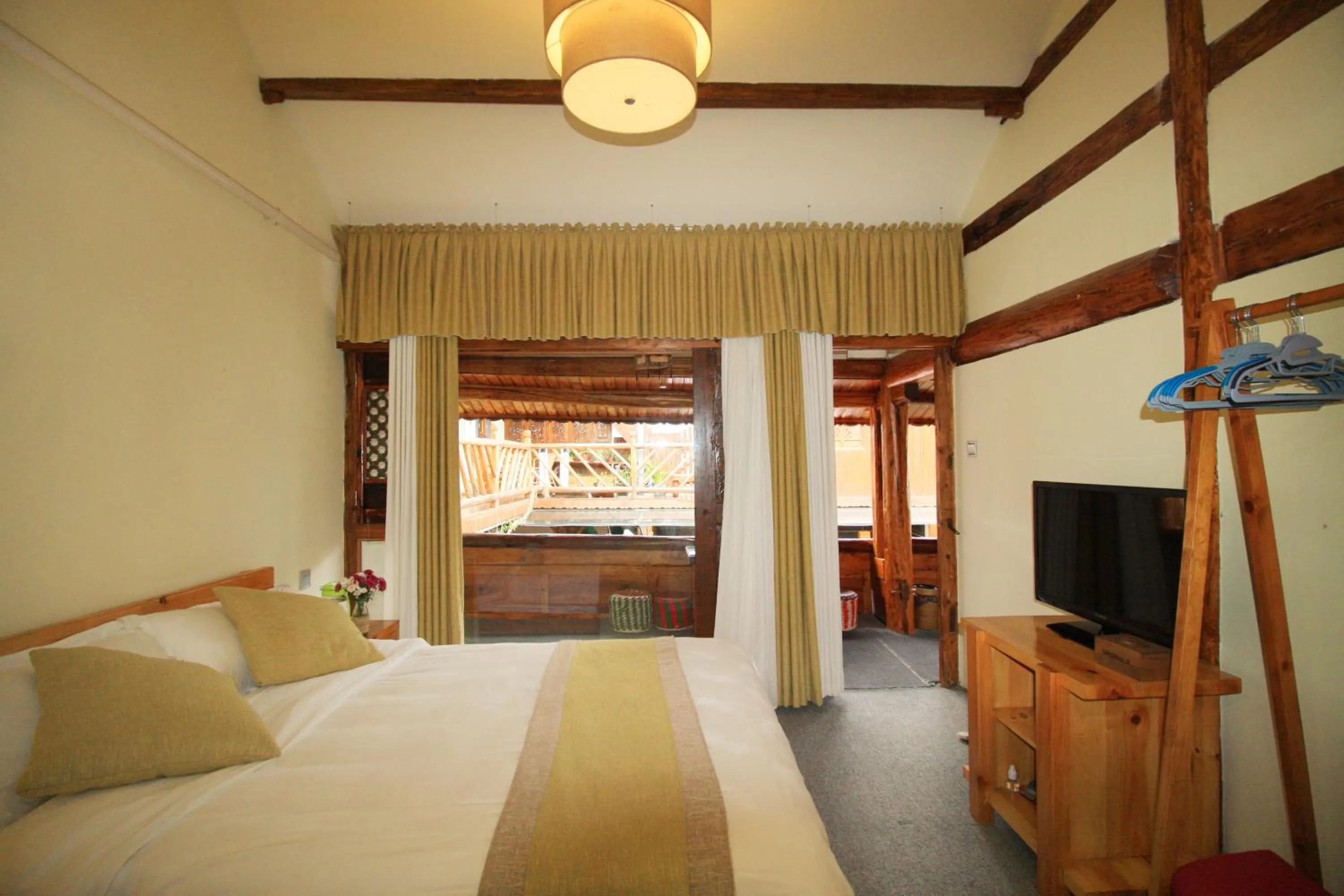 Photo of the whole room, Bed in Cabin 7 Inn