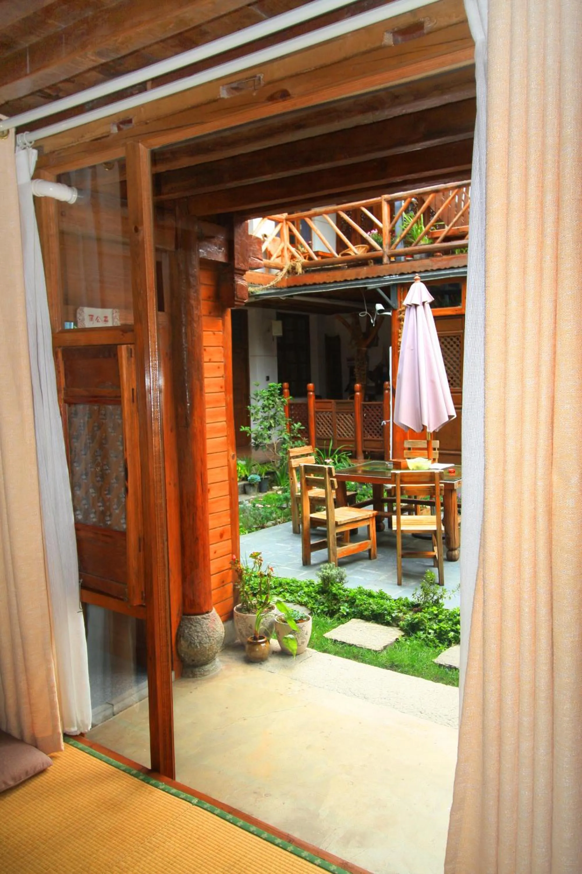 Garden view in Cabin 7 Inn