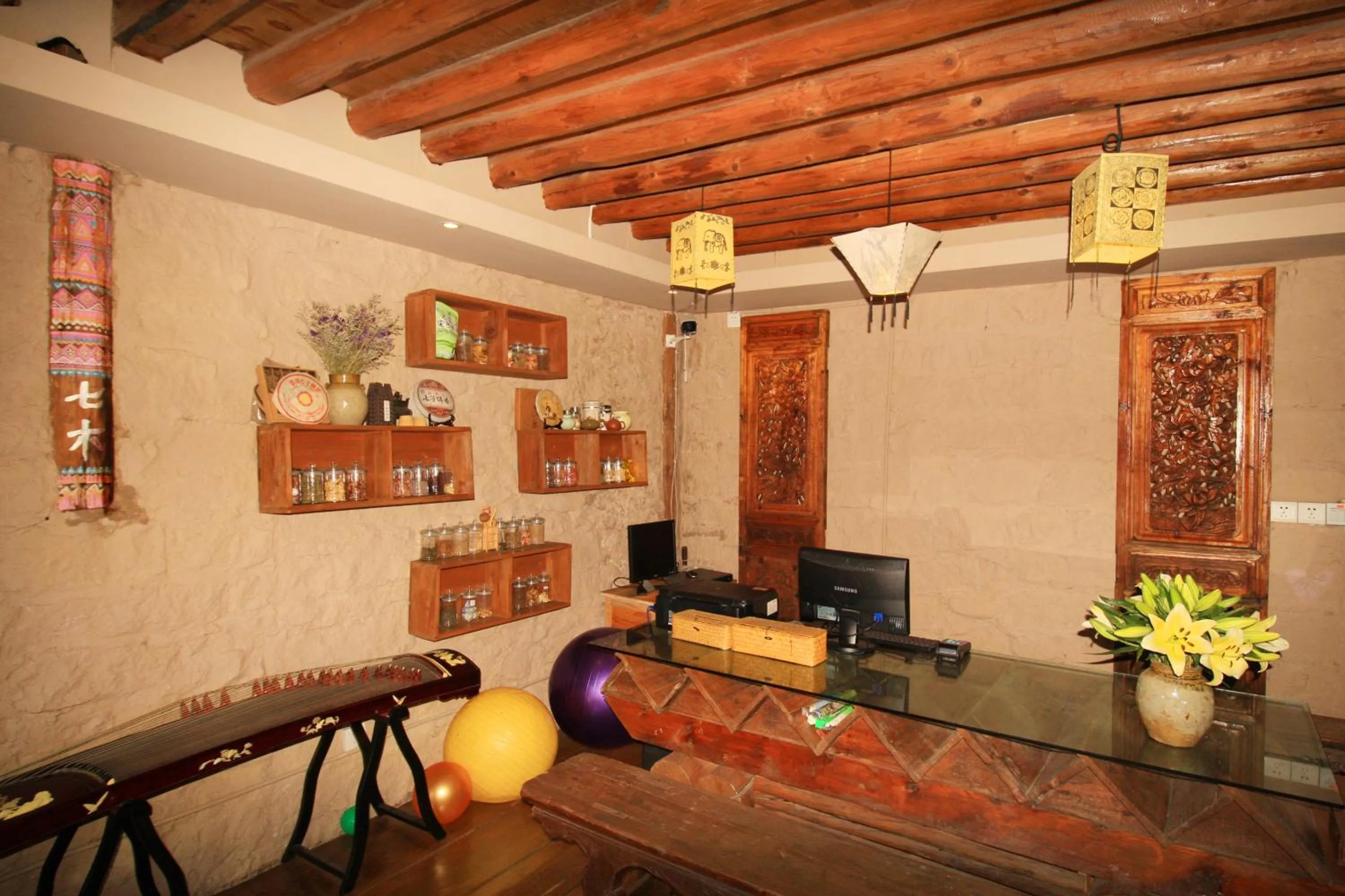 Lobby or reception in Cabin 7 Inn