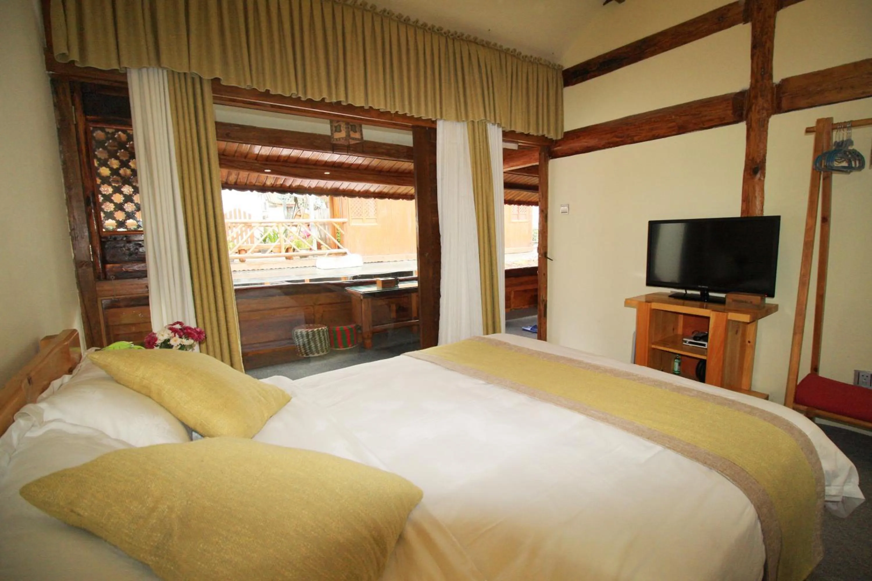 Photo of the whole room, Bed in Cabin 7 Inn