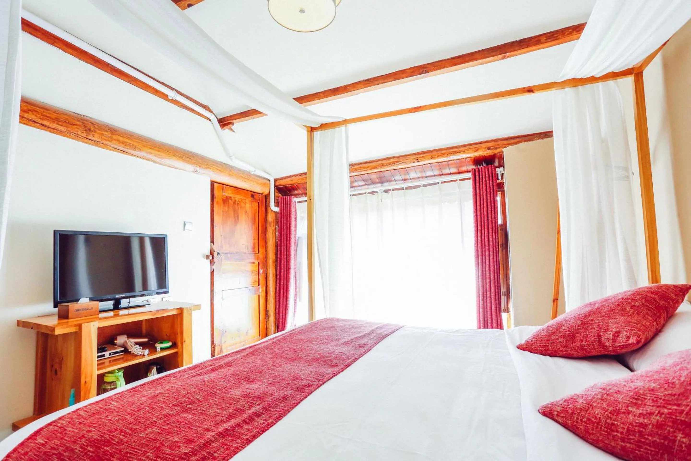 Bedroom, Bed in Cabin 7 Inn