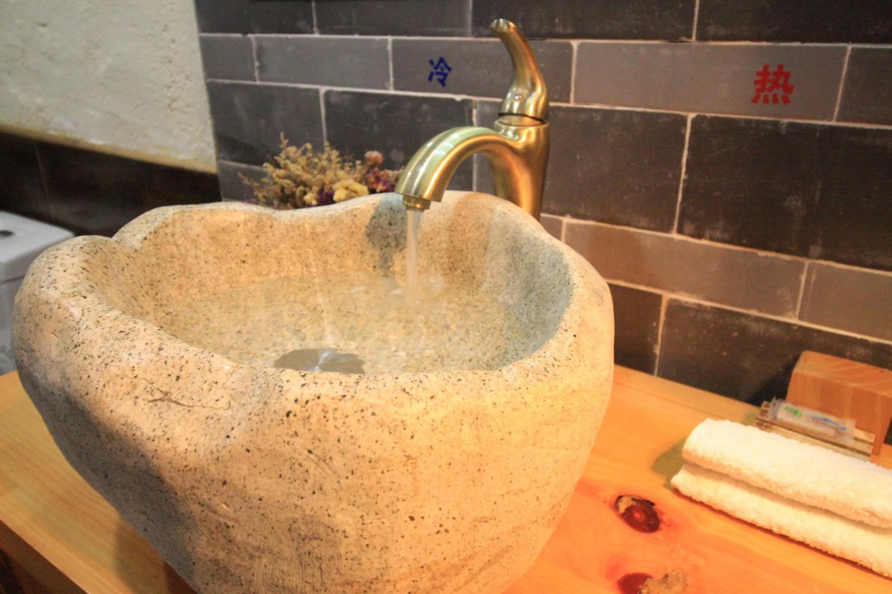 Toilet in Cabin 7 Inn