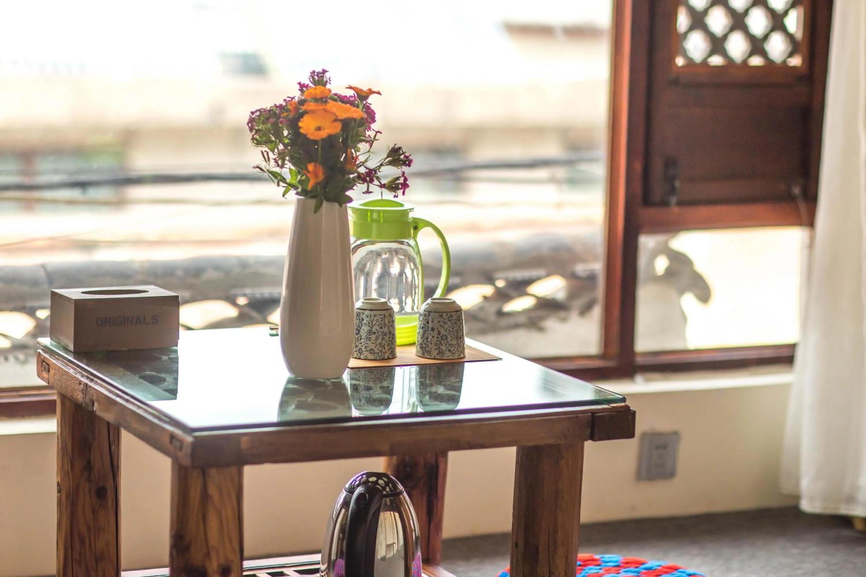 Living room in Cabin 7 Inn