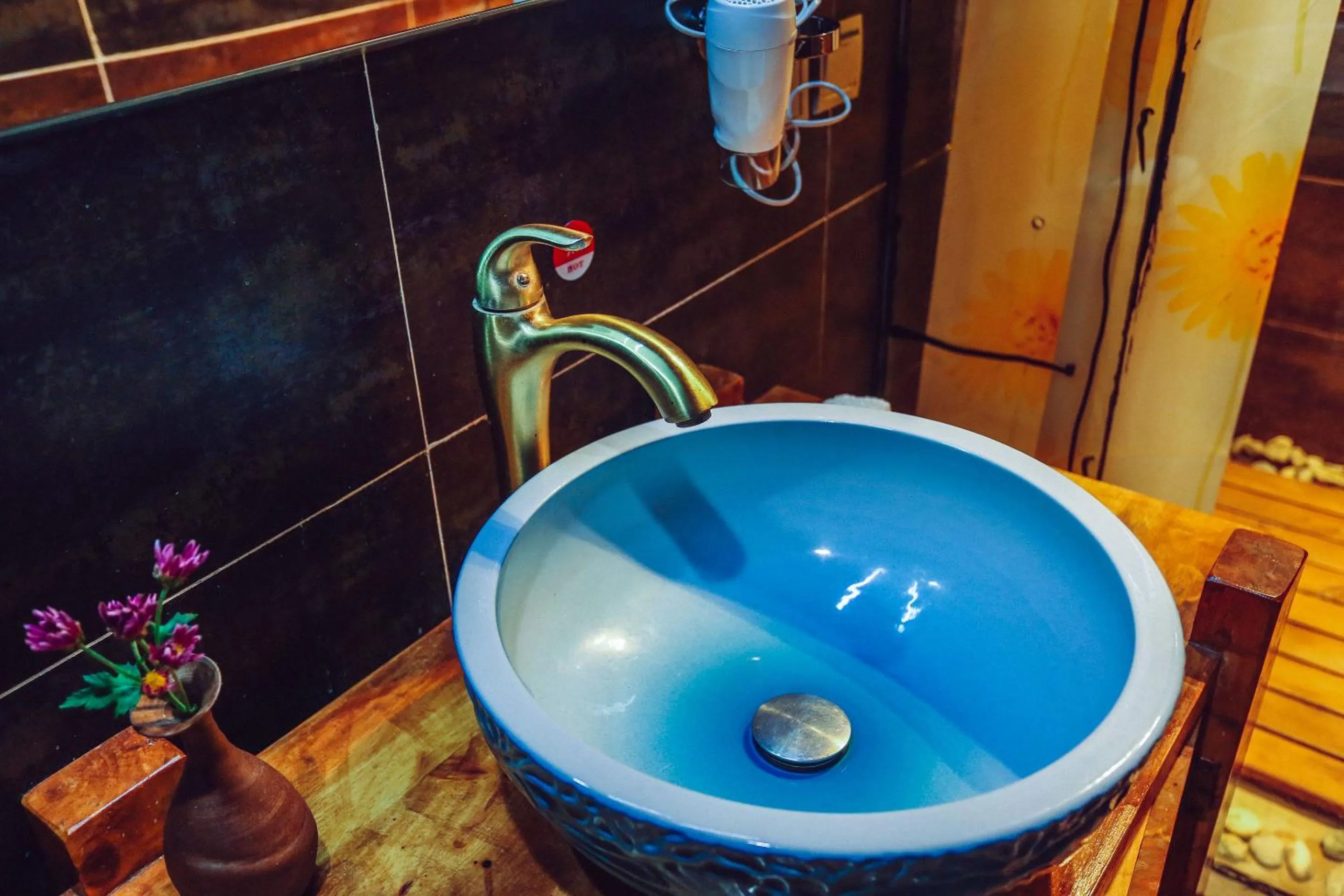 Decorative detail in Cabin 7 Inn