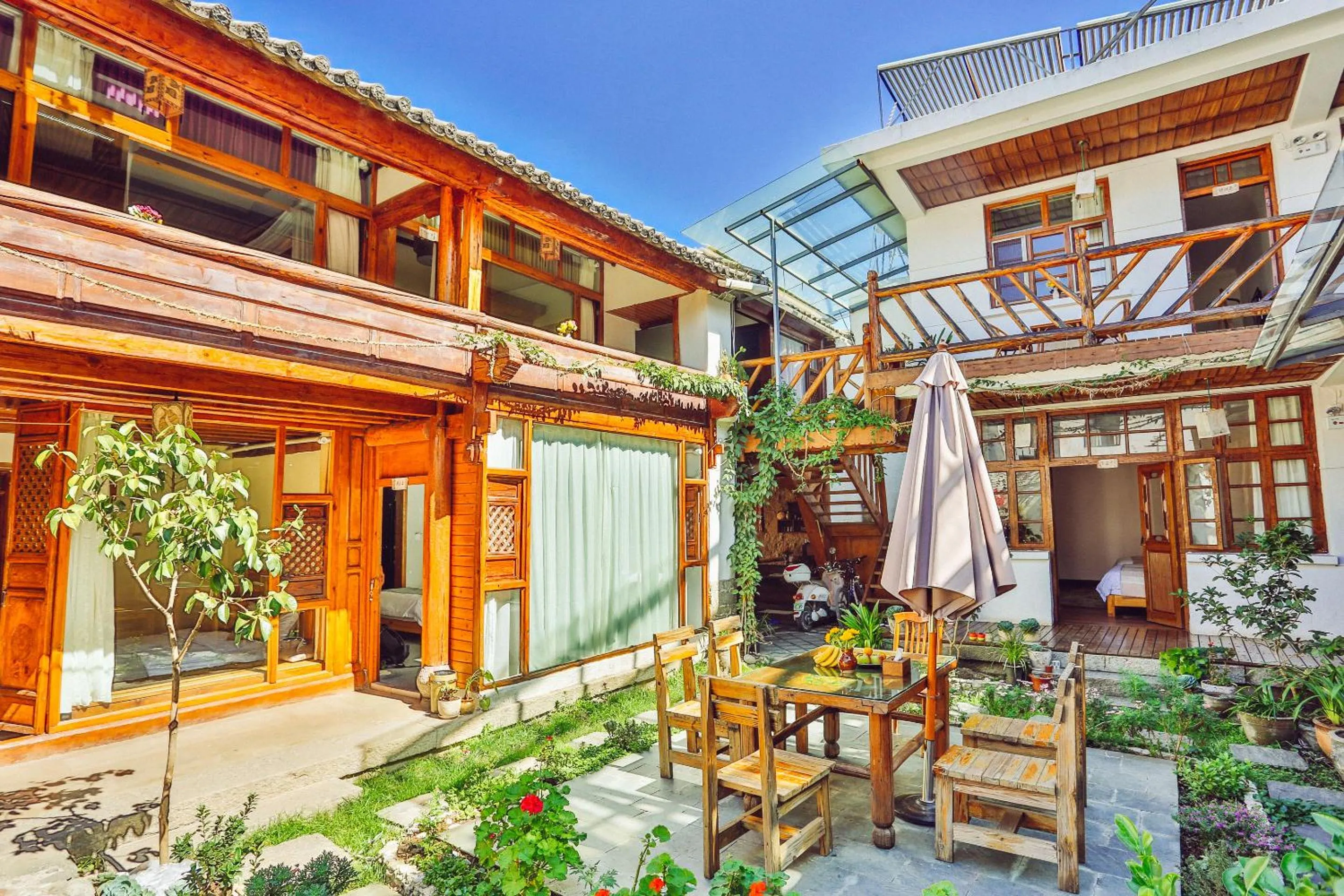 Restaurant/places to eat in Cabin 7 Inn