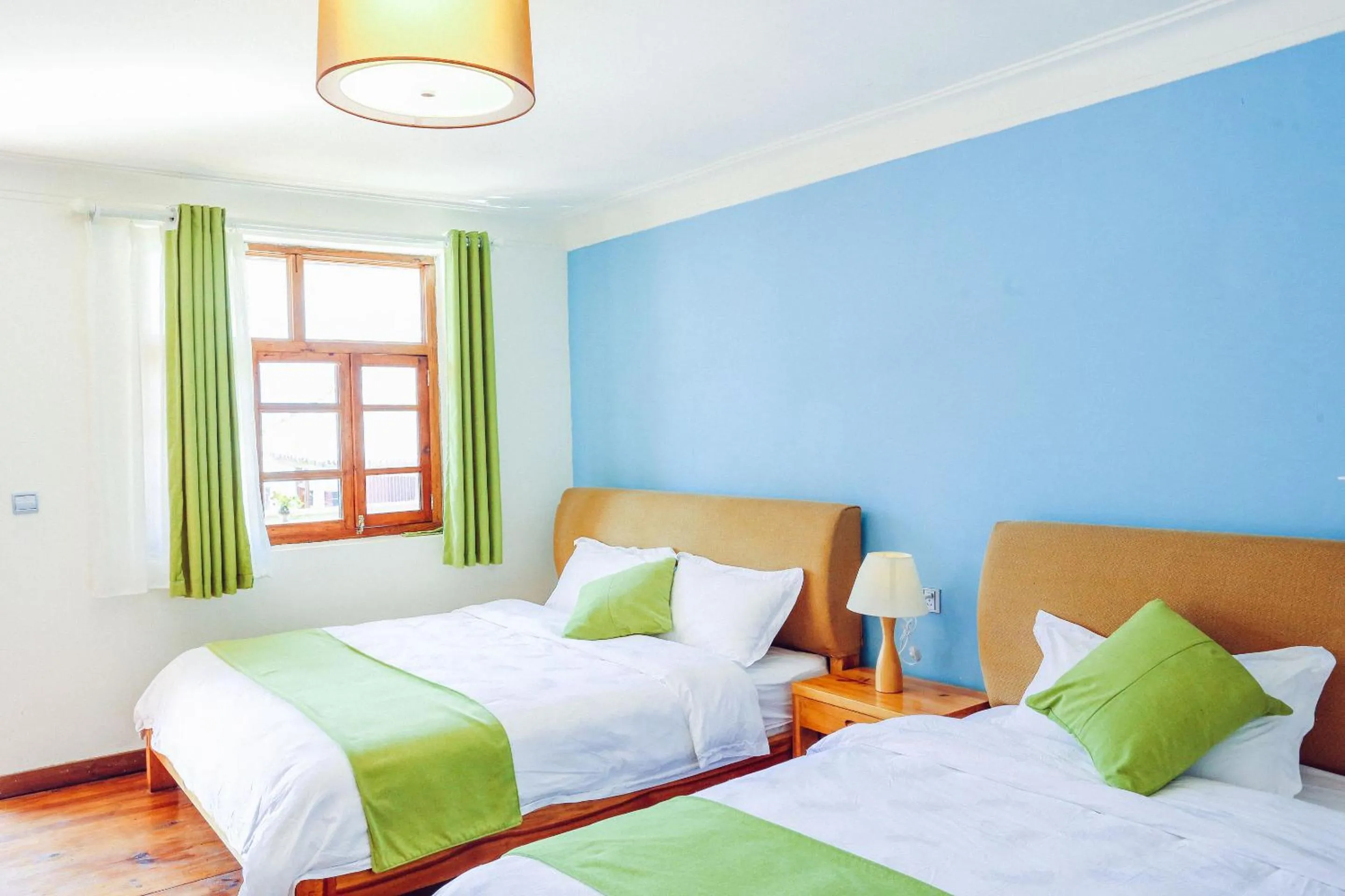 Bedroom, Bed in Cabin 7 Inn