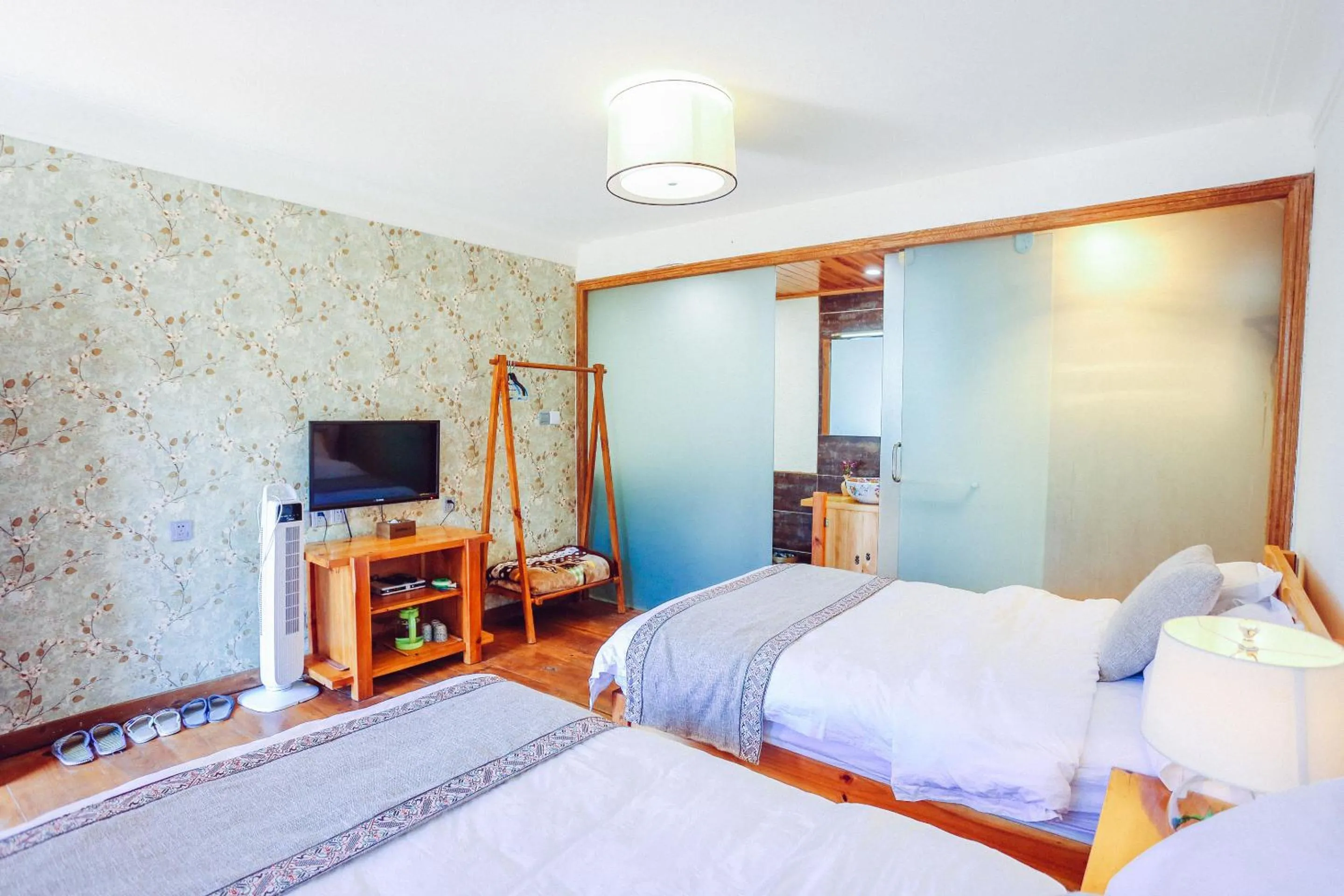 Bedroom, Bed in Cabin 7 Inn