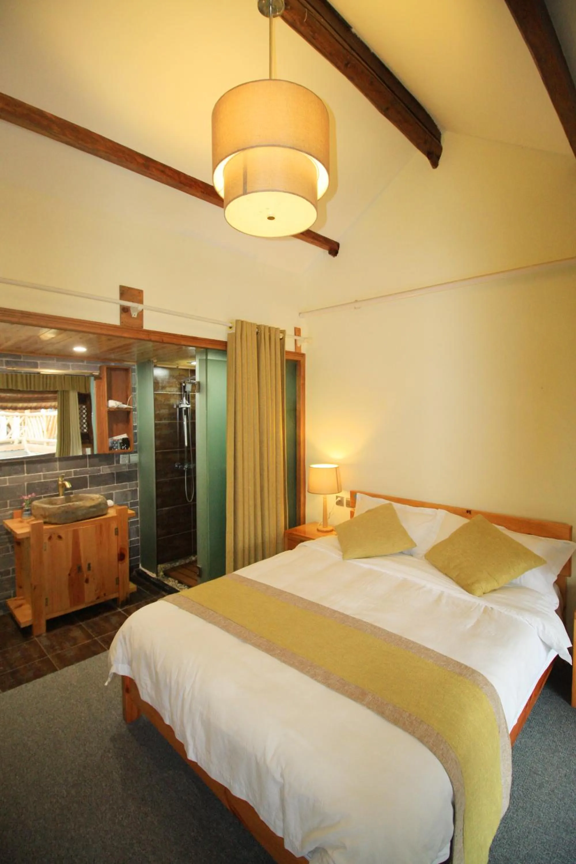 Photo of the whole room, Bed in Cabin 7 Inn