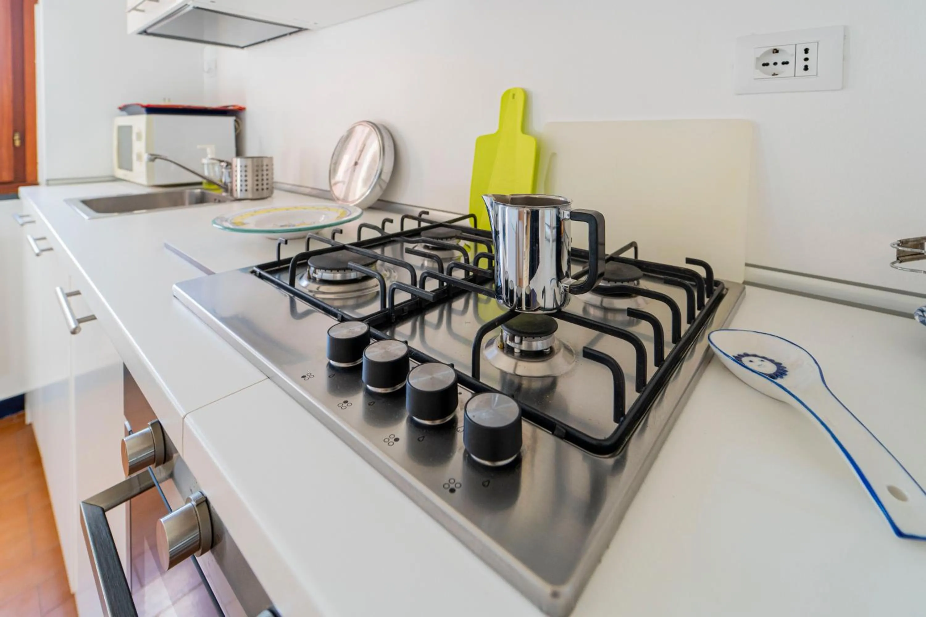 Kitchen or kitchenette in 194 - A casa di Andrea, Cavi di Lavagna a soli 80metri dal mare - PARCHEGGIO PRIVATO SOLO PER AUTO DI DIMENSIONI RIDOTTE O MOTO