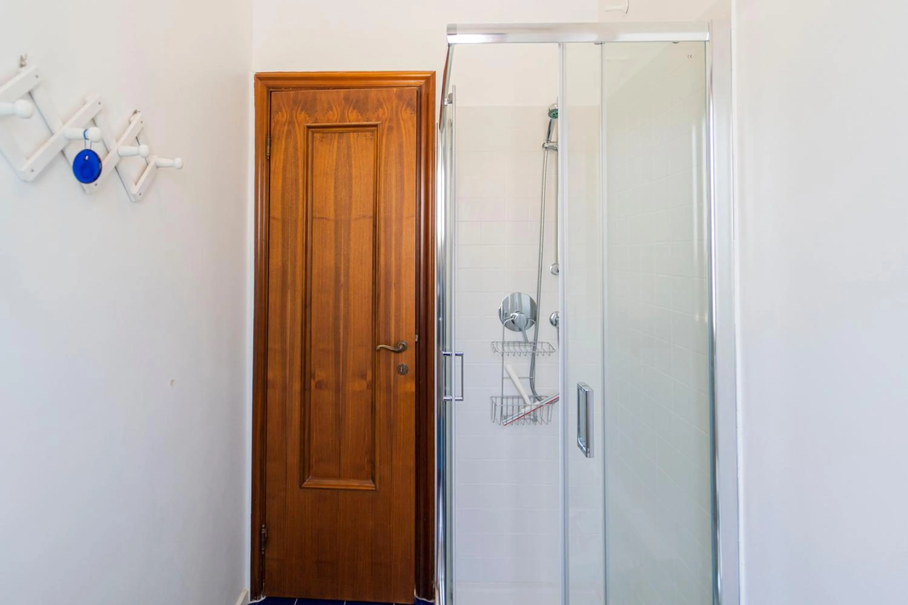 Shower in 194 - A casa di Andrea, Cavi di Lavagna a soli 80metri dal mare - PARCHEGGIO PRIVATO SOLO PER AUTO DI DIMENSIONI RIDOTTE O MOTO