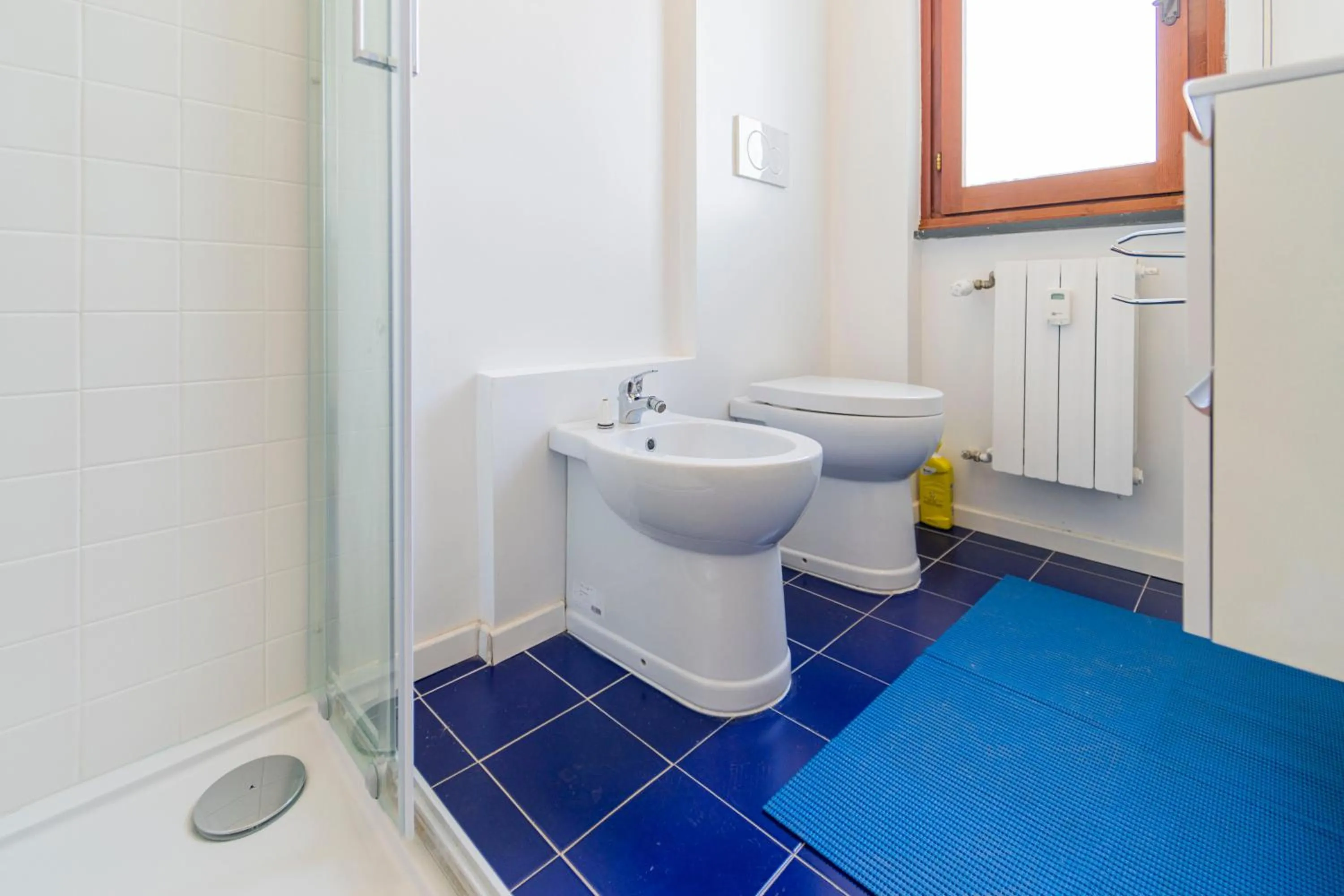 Shower in 194 - A casa di Andrea, Cavi di Lavagna a soli 80metri dal mare - PARCHEGGIO PRIVATO SOLO PER AUTO DI DIMENSIONI RIDOTTE O MOTO
