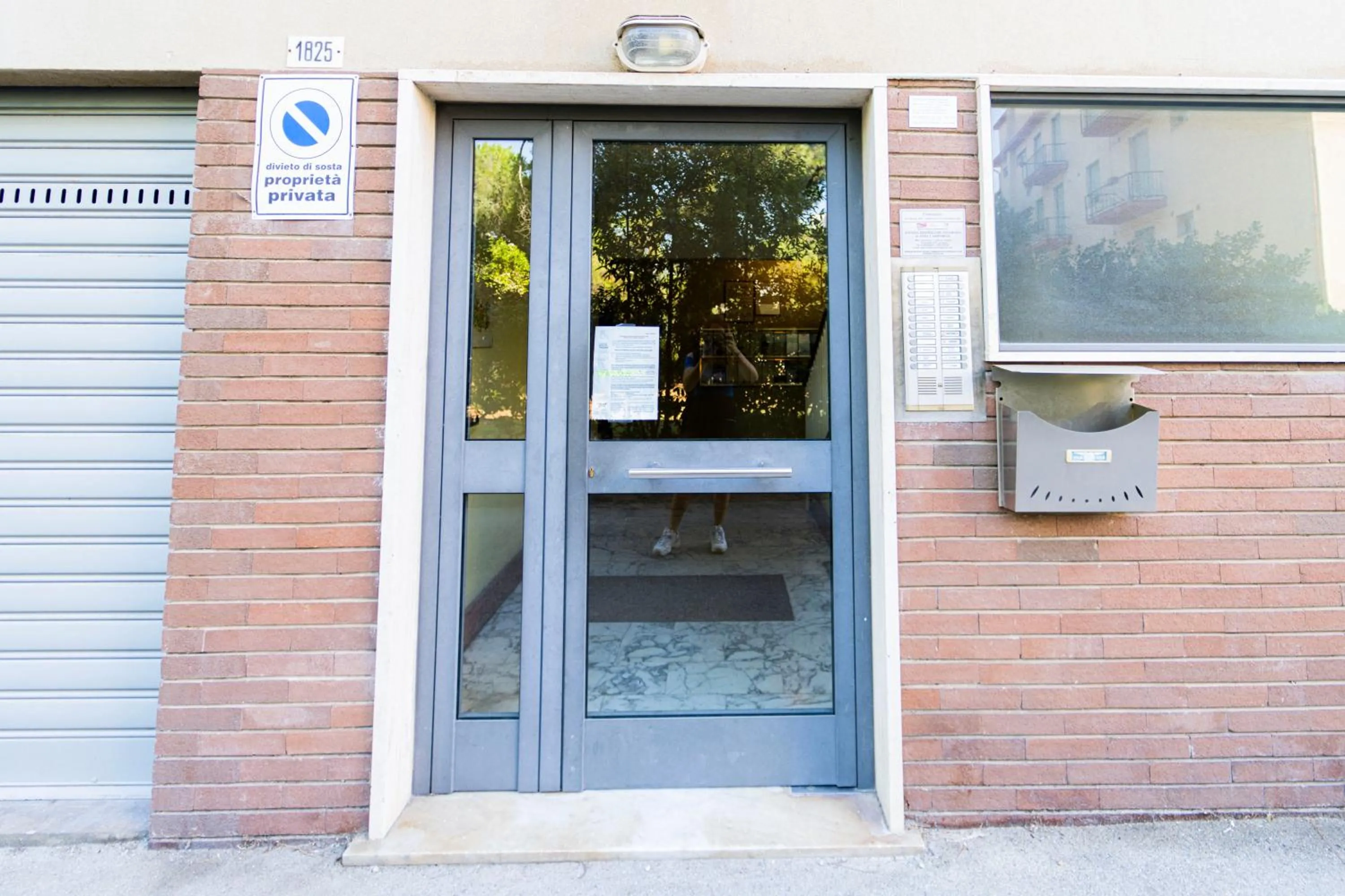 Facade/entrance in 194 - A casa di Andrea, Cavi di Lavagna a soli 80metri dal mare - PARCHEGGIO PRIVATO SOLO PER AUTO DI DIMENSIONI RIDOTTE O MOTO
